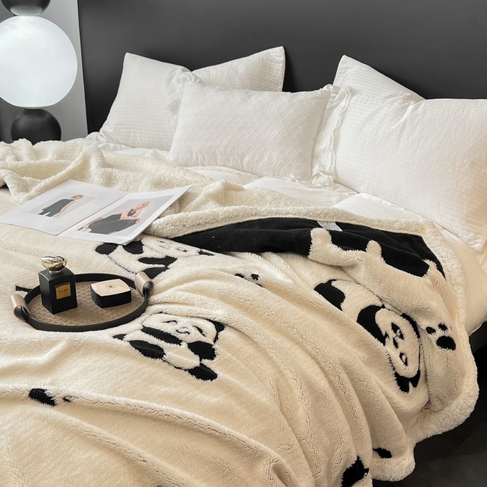 91家纺网 家纺一手货源 找家纺 美洲琳 2025新款羊羔绒复合简约现代休闲毯 熊猫