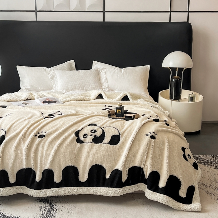 91家纺网 家纺一手货源 找家纺 美洲琳 2025新款羊羔绒复合简约现代休闲毯 熊猫