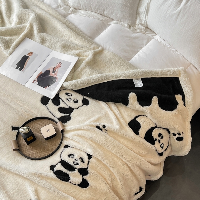 91家纺网 家纺一手货源 找家纺 美洲琳 2025新款羊羔绒复合简约现代休闲毯 熊猫