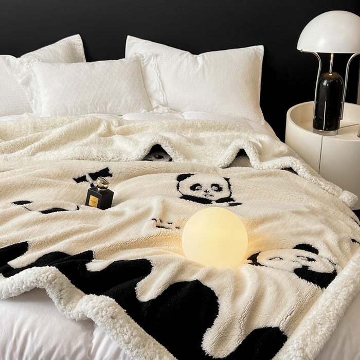 91家纺网 家纺一手货源 找家纺 美洲琳 2025新款羊羔绒复合简约现代休闲毯 熊猫