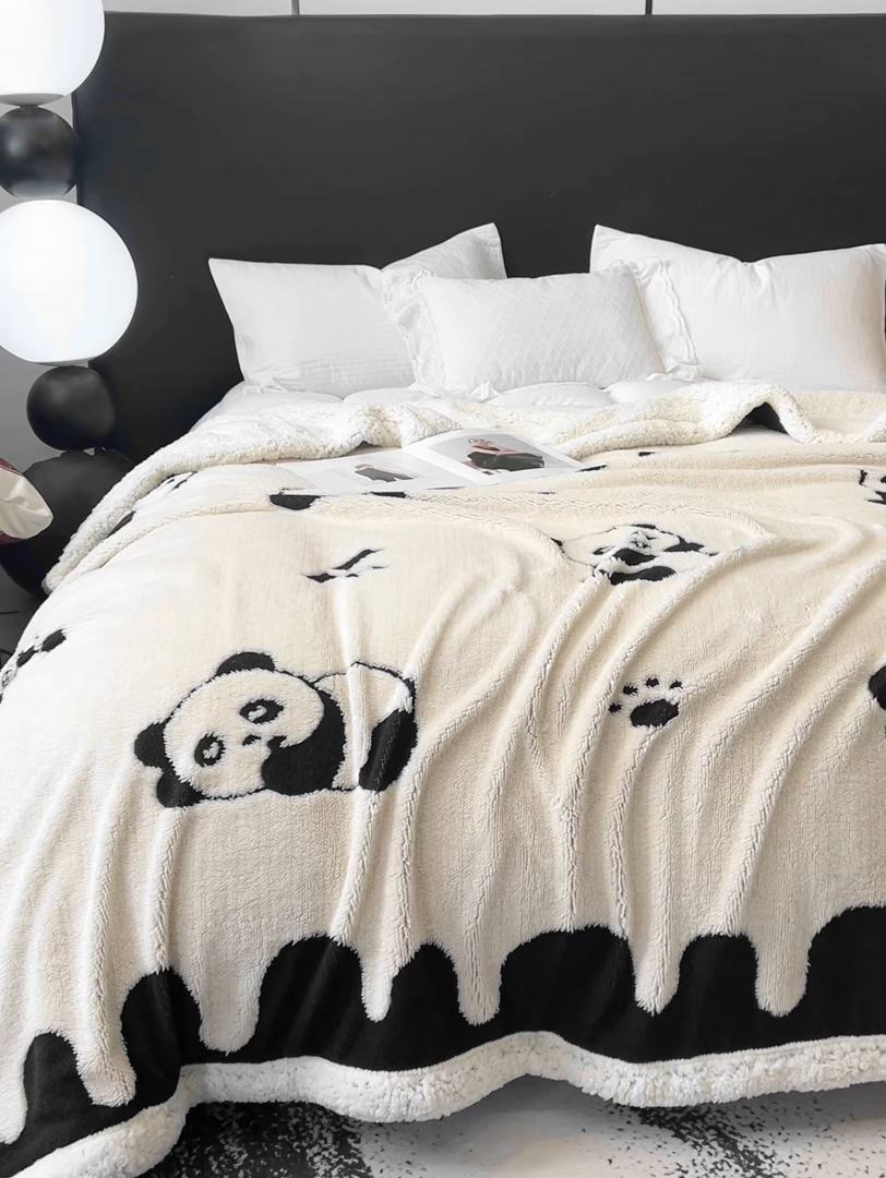 91家纺网 家纺一手货源 找家纺 美洲琳 2025新款羊羔绒复合简约现代休闲毯 熊猫