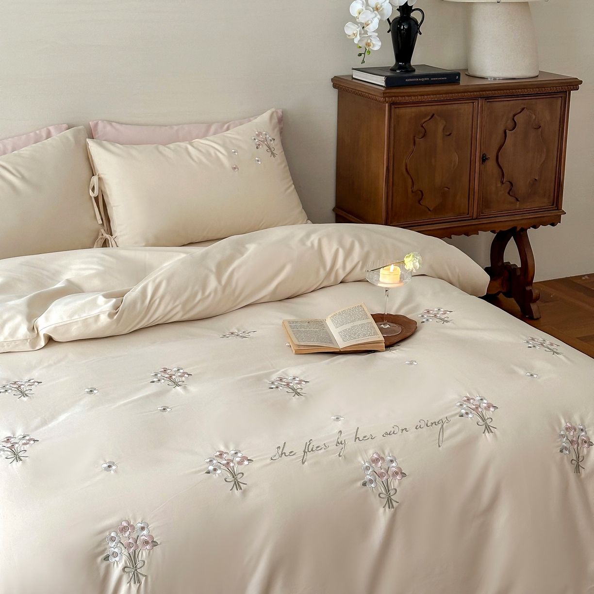 91家纺网 家纺一手货源 找家纺 FORTWO家纺原创设计（FOR TWO家纺） 2025新款全棉纯棉纯色磨毛绣花系带款四件套-栀子花信 栀子花信-奶黄