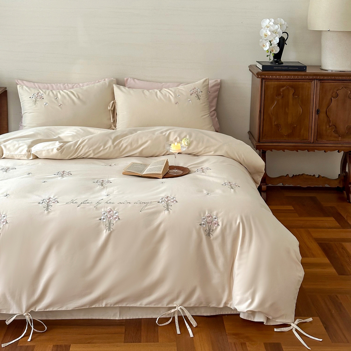 91家纺网 家纺一手货源 找家纺 FORTWO家纺原创设计（FOR TWO家纺） 2025新款全棉纯棉纯色磨毛绣花系带款四件套-栀子花信 栀子花信-奶黄