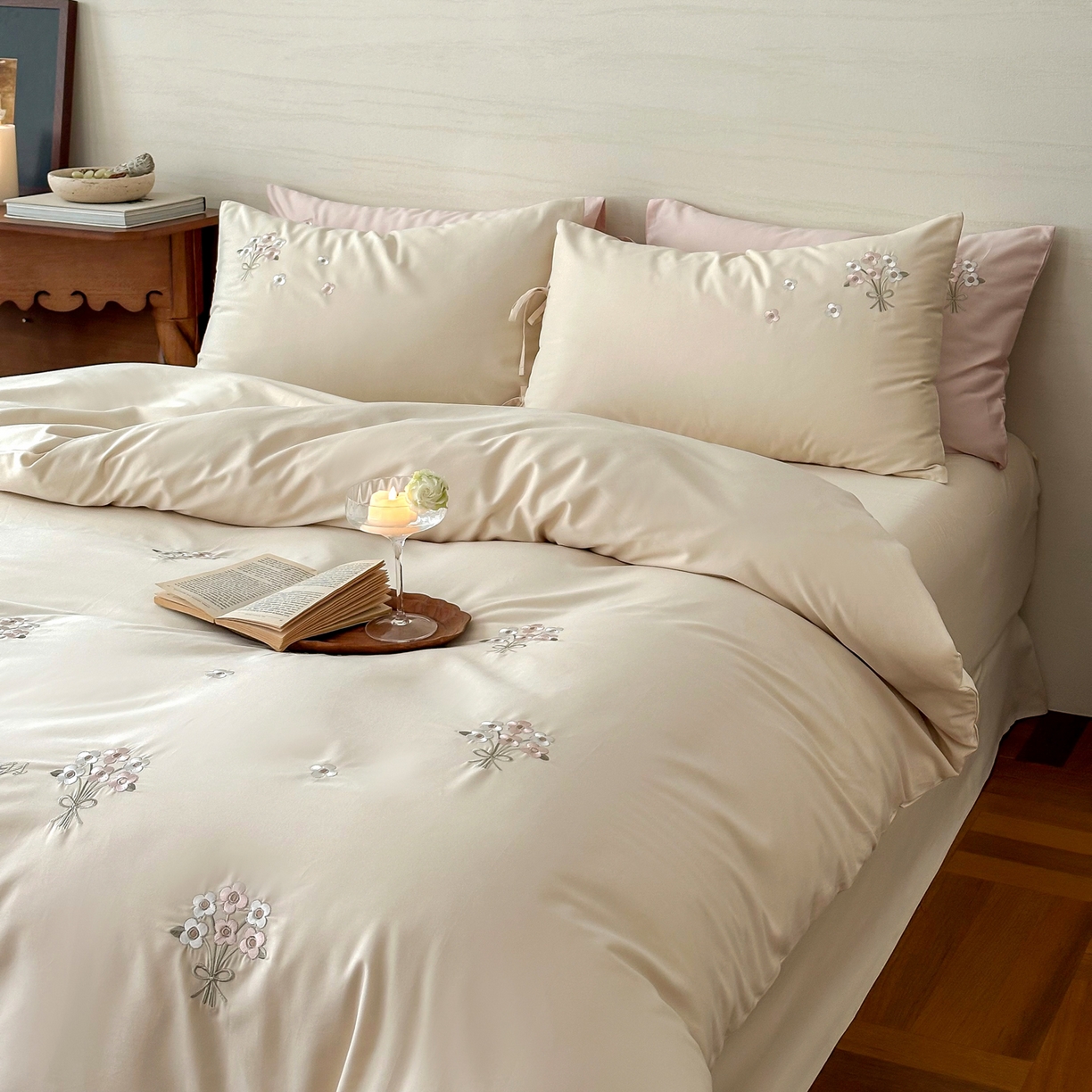 91家纺网 家纺一手货源 找家纺 FORTWO家纺原创设计（FOR TWO家纺） 2025新款全棉纯棉纯色磨毛绣花系带款四件套-栀子花信 栀子花信-奶黄