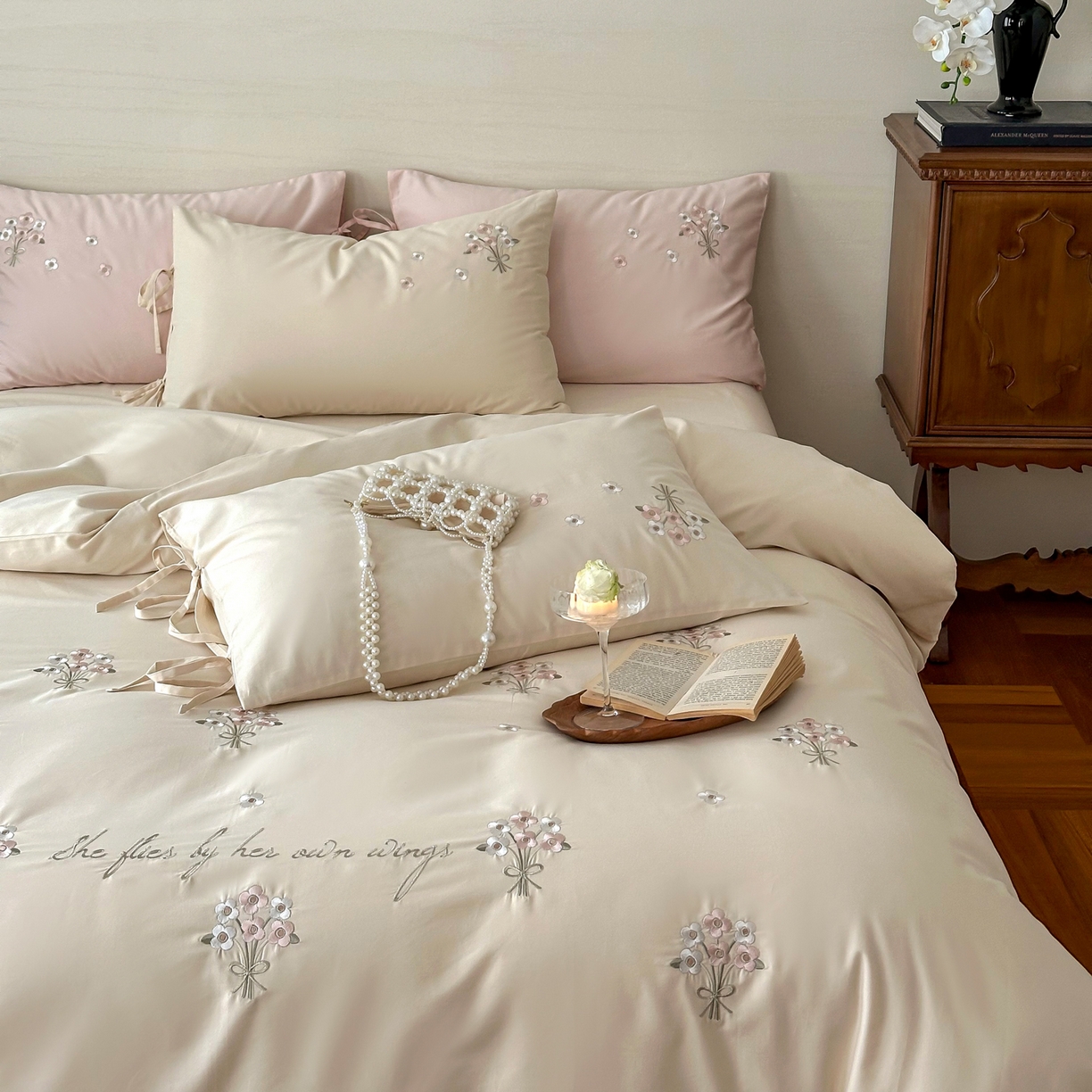 91家纺网 家纺一手货源 找家纺 FORTWO家纺原创设计（FOR TWO家纺） 2025新款全棉纯棉纯色磨毛绣花系带款四件套-栀子花信 栀子花信-奶黄