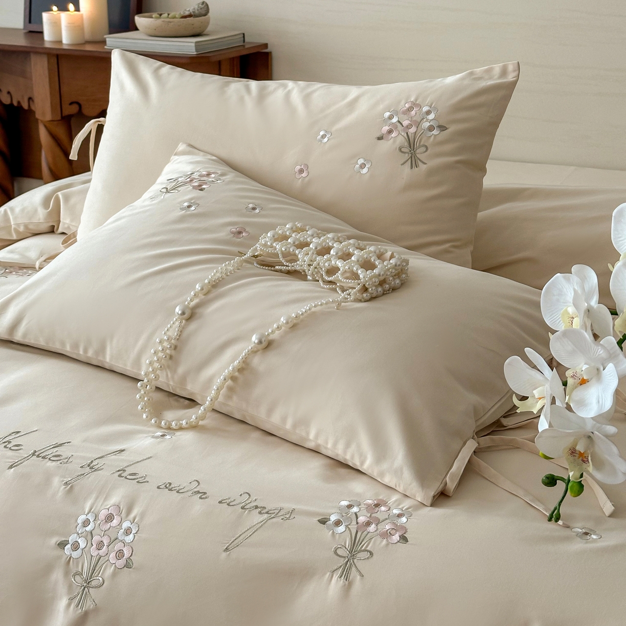 91家纺网 家纺一手货源 找家纺 FORTWO家纺原创设计（FOR TWO家纺） 2025新款全棉纯棉纯色磨毛绣花系带款四件套-栀子花信 栀子花信-奶黄