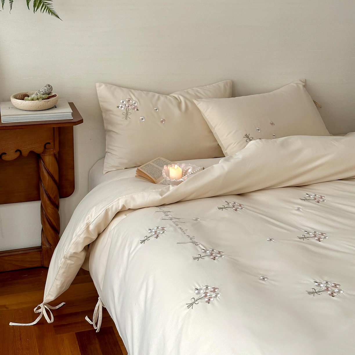 91家纺网 家纺一手货源 找家纺 FORTWO家纺原创设计（FOR TWO家纺） 2025新款全棉纯棉纯色磨毛绣花系带款四件套-栀子花信 栀子花信-奶黄