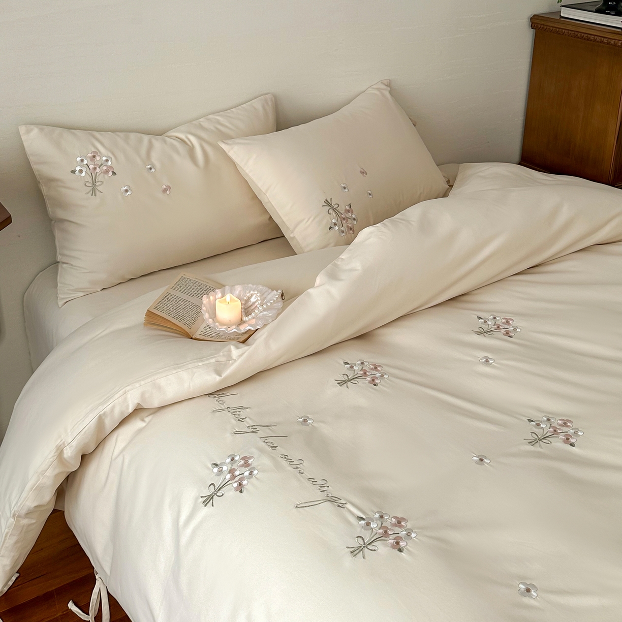 91家纺网 家纺一手货源 找家纺 FORTWO家纺原创设计（FOR TWO家纺） 2025新款全棉纯棉纯色磨毛绣花系带款四件套-栀子花信 栀子花信-奶黄