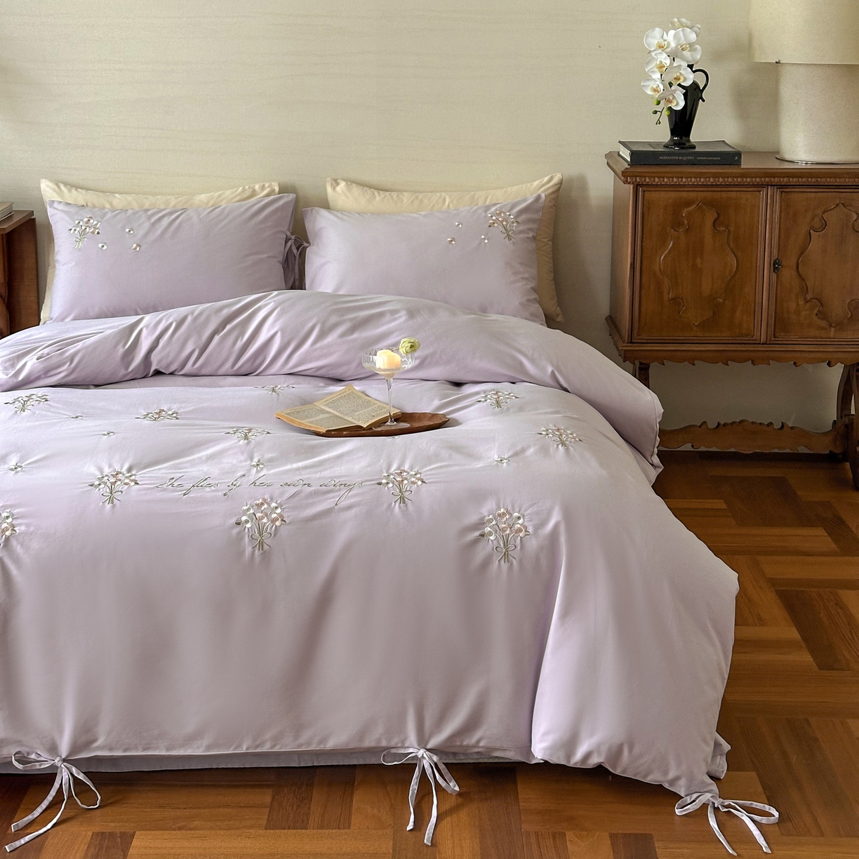 91家纺网 家纺一手货源 找家纺 FORTWO家纺原创设计（FOR TWO家纺） 2025新款全棉纯棉纯色磨毛绣花系带款四件套-栀子花信 栀子花信-紫