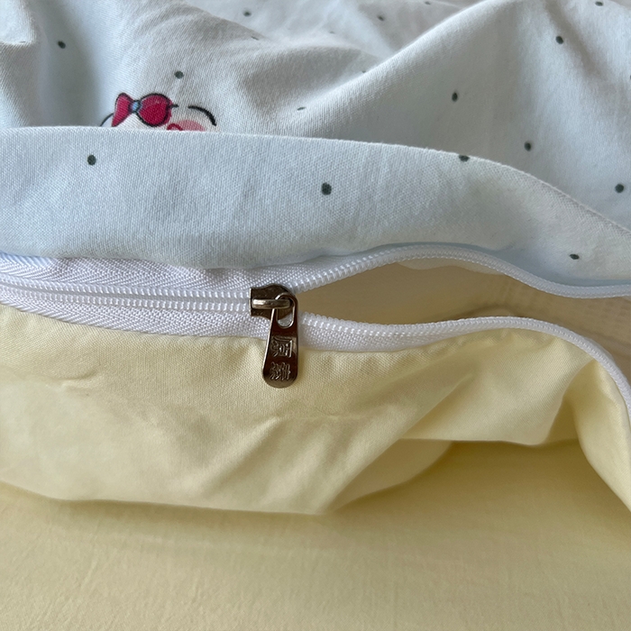 91家纺网 家纺一手货源 找家纺 原素 2025学生季专属双拼印花水洗棉双层纱四件套 糖糖米兜