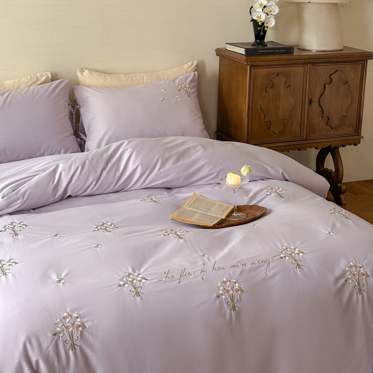 91家纺网 家纺一手货源 找家纺 FORTWO家纺原创设计（FOR TWO家纺） 2025新款全棉纯棉纯色磨毛绣花系带款四件套-栀子花信 栀子花信-紫