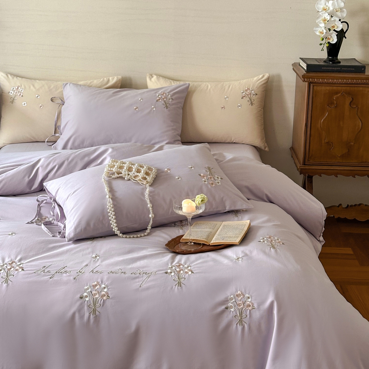 91家纺网 家纺一手货源 找家纺 FORTWO家纺原创设计（FOR TWO家纺） 2025新款全棉纯棉纯色磨毛绣花系带款四件套-栀子花信 栀子花信-紫