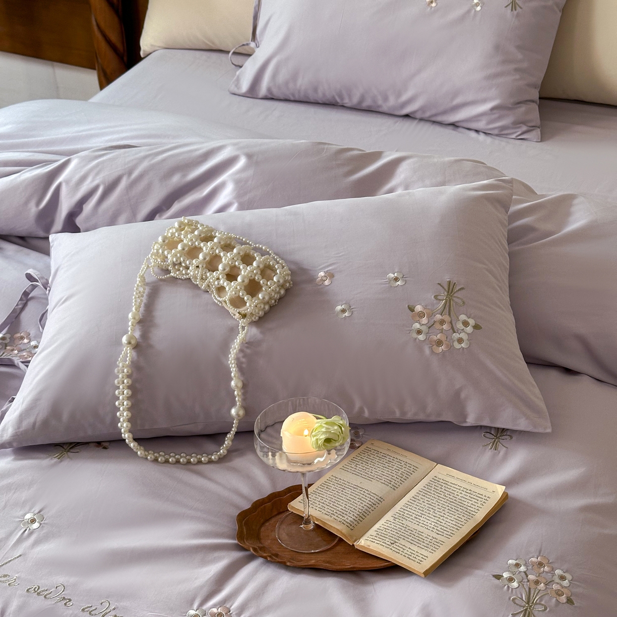 91家纺网 家纺一手货源 找家纺 FORTWO家纺原创设计（FOR TWO家纺） 2025新款全棉纯棉纯色磨毛绣花系带款四件套-栀子花信 栀子花信-紫