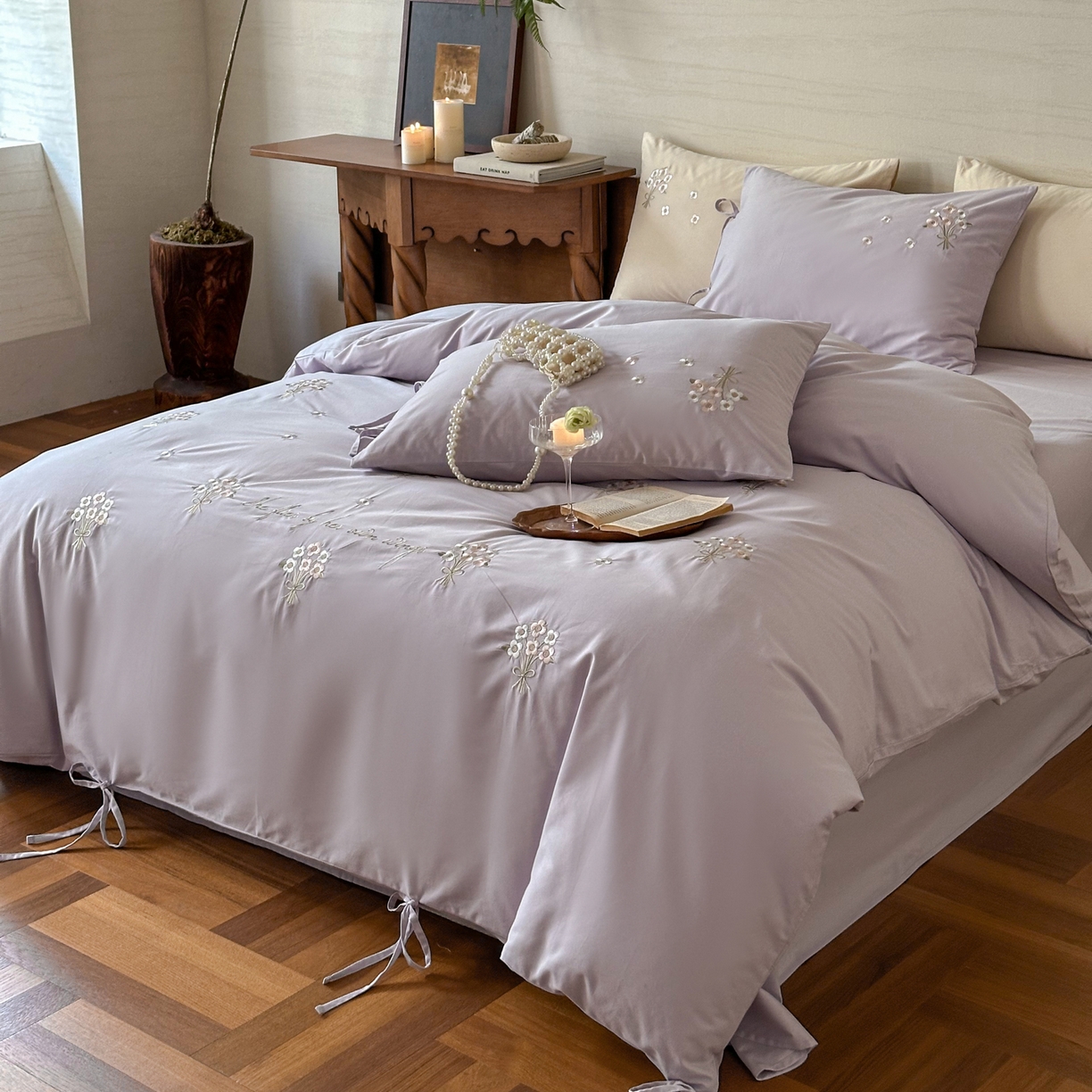 91家纺网 家纺一手货源 找家纺 FORTWO家纺原创设计（FOR TWO家纺） 2025新款全棉纯棉纯色磨毛绣花系带款四件套-栀子花信 栀子花信-紫