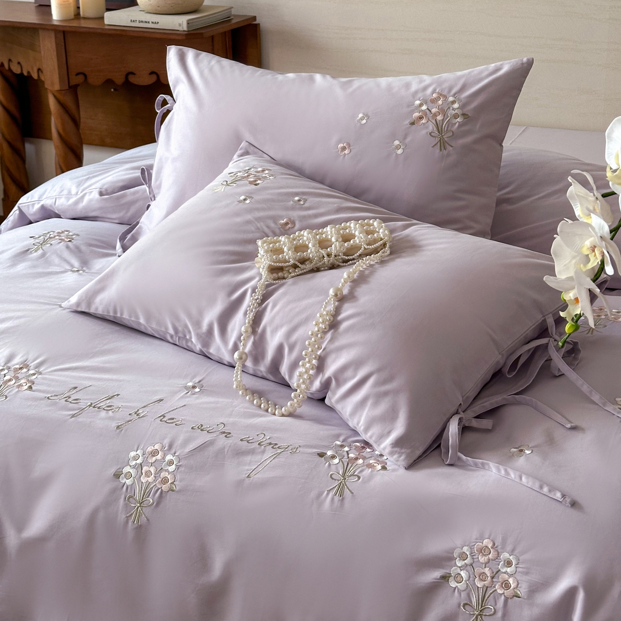 91家纺网 家纺一手货源 找家纺 FORTWO家纺原创设计（FOR TWO家纺） 2025新款全棉纯棉纯色磨毛绣花系带款四件套-栀子花信 栀子花信-紫