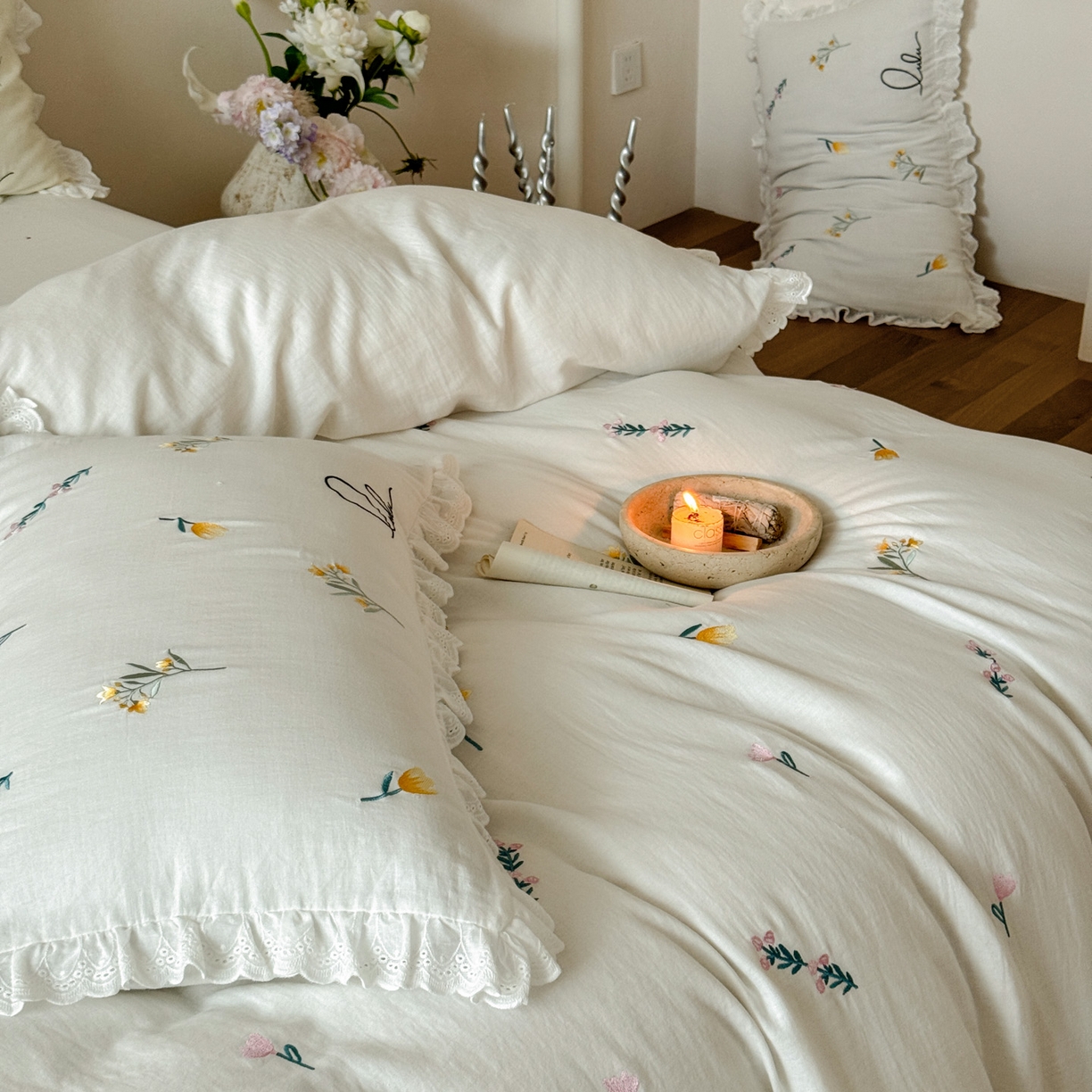 91家纺网 家纺一手货源 找家纺 FORTWO家纺原创设计（FOR TWO家纺） 2025新款40支全棉纯棉双层纱刺绣花边款四件套-小花园 小花园-白