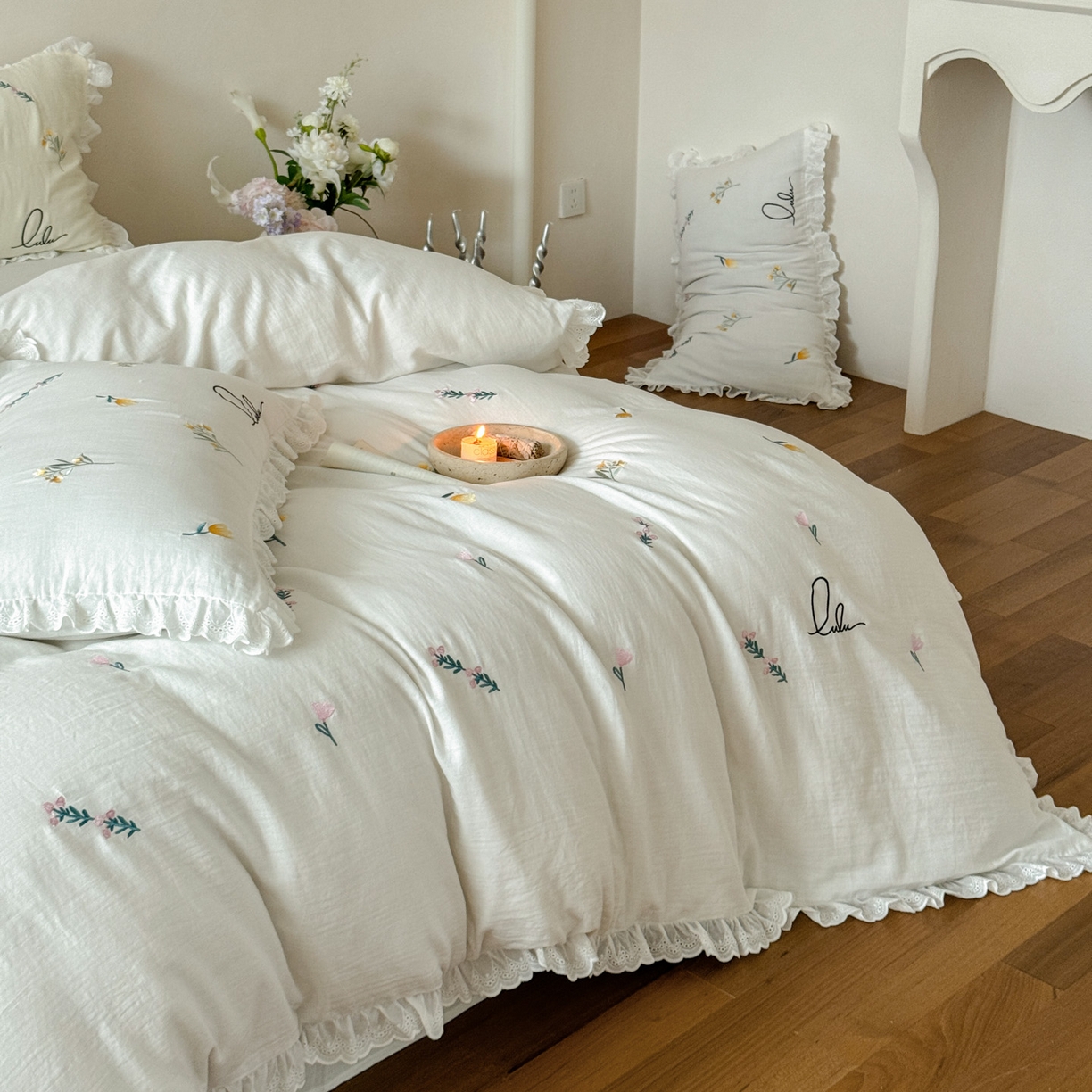 91家纺网 家纺一手货源 找家纺 FORTWO家纺原创设计（FOR TWO家纺） 2025新款40支全棉纯棉双层纱刺绣花边款四件套-小花园 小花园-白