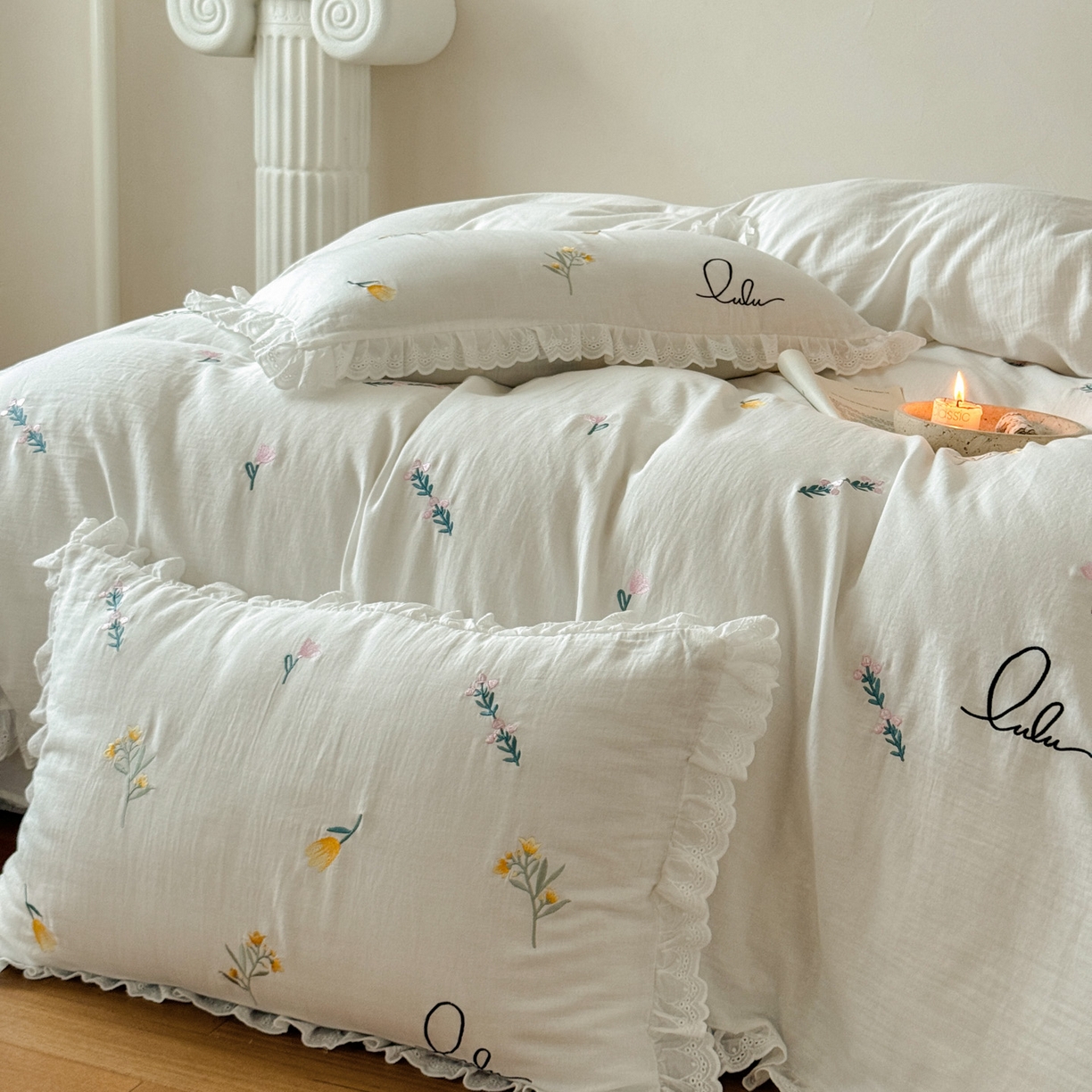 91家纺网 家纺一手货源 找家纺 FORTWO家纺原创设计（FOR TWO家纺） 2025新款40支全棉纯棉双层纱刺绣花边款四件套-小花园 小花园-白