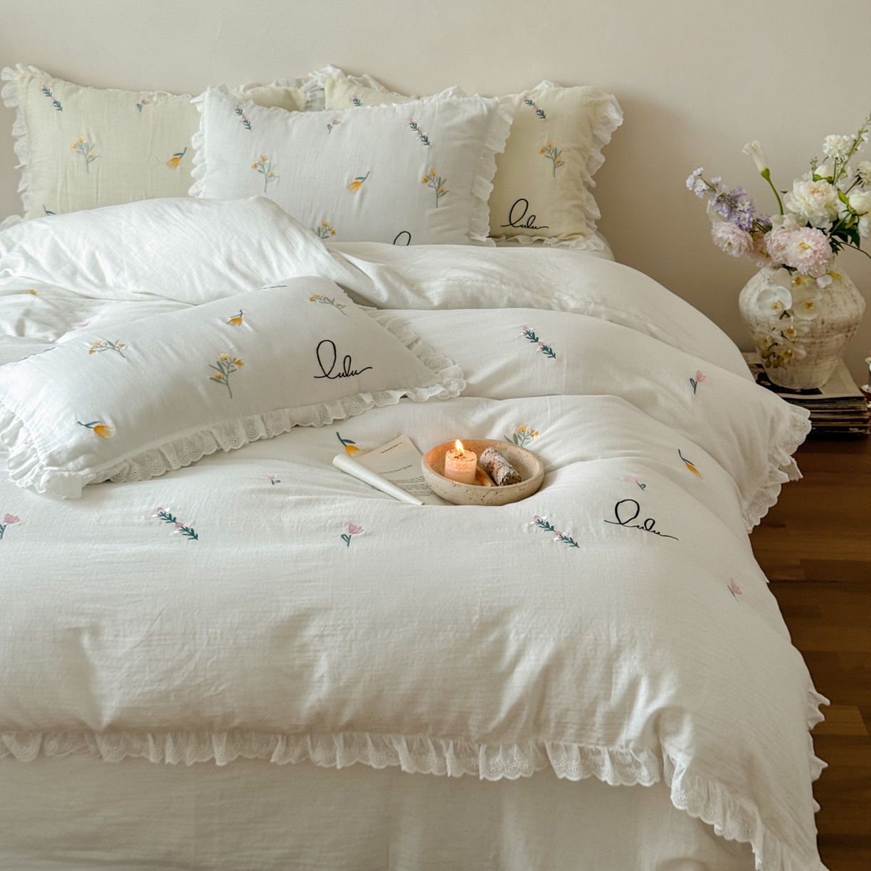 91家纺网 家纺一手货源 找家纺 FORTWO家纺原创设计（FOR TWO家纺） 2025新款40支全棉纯棉双层纱刺绣花边款四件套-小花园 小花园-白