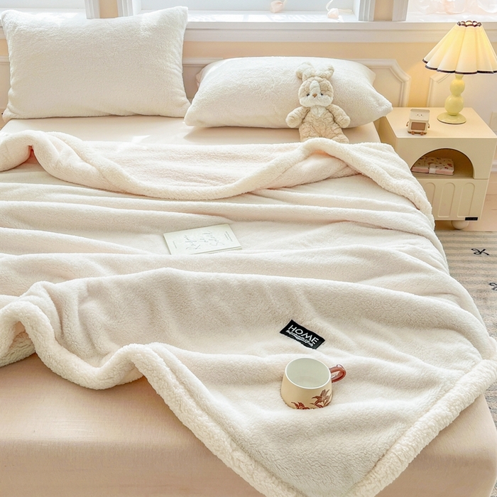 91家纺网 家纺一手货源 找家纺 欧邦 2025新款A类舒棉半边绒羊羔绒双层毛毯跨境 双层-素雅白
