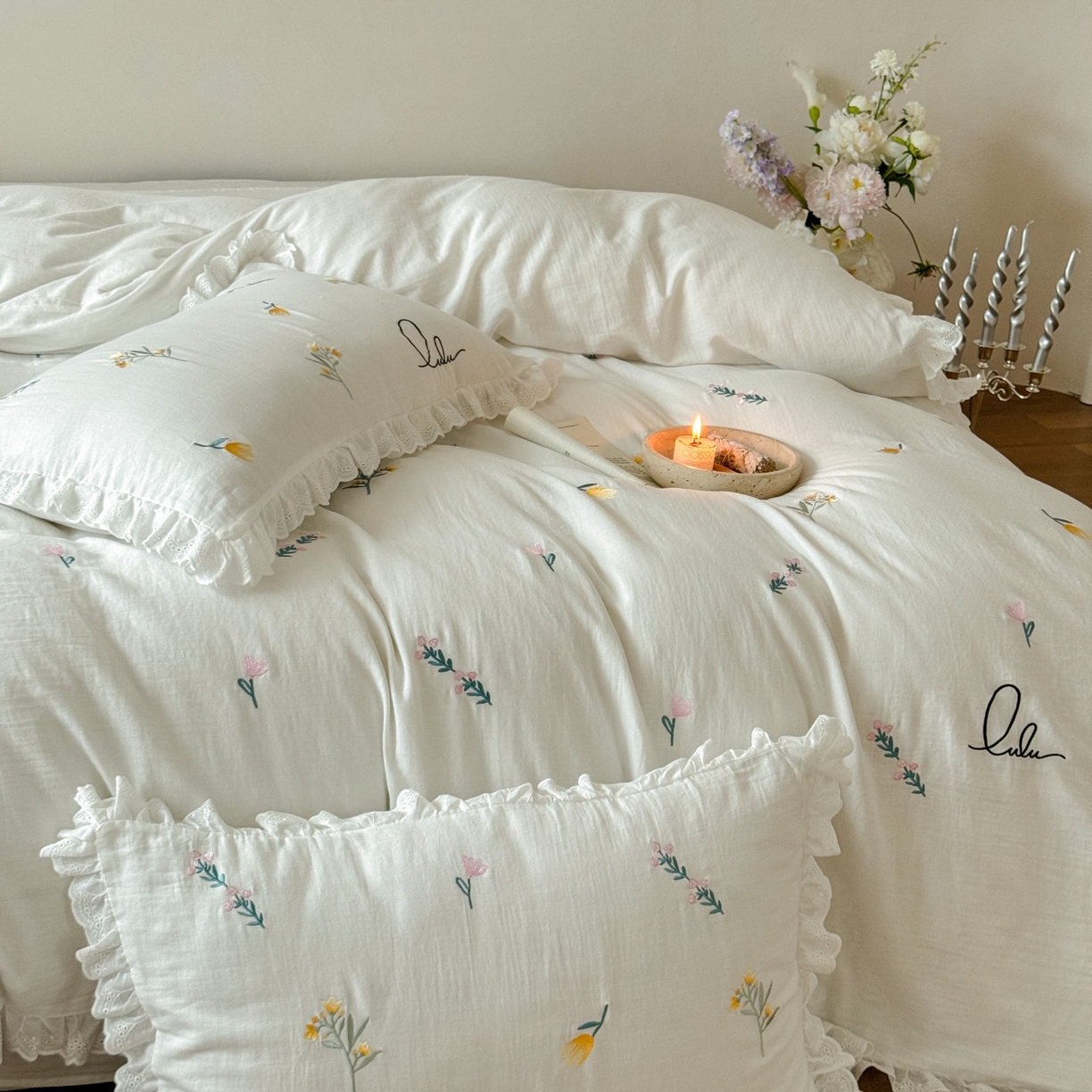 91家纺网 家纺一手货源 找家纺 FORTWO家纺原创设计（FOR TWO家纺） 2025新款40支全棉纯棉双层纱刺绣花边款四件套-小花园 小花园-白