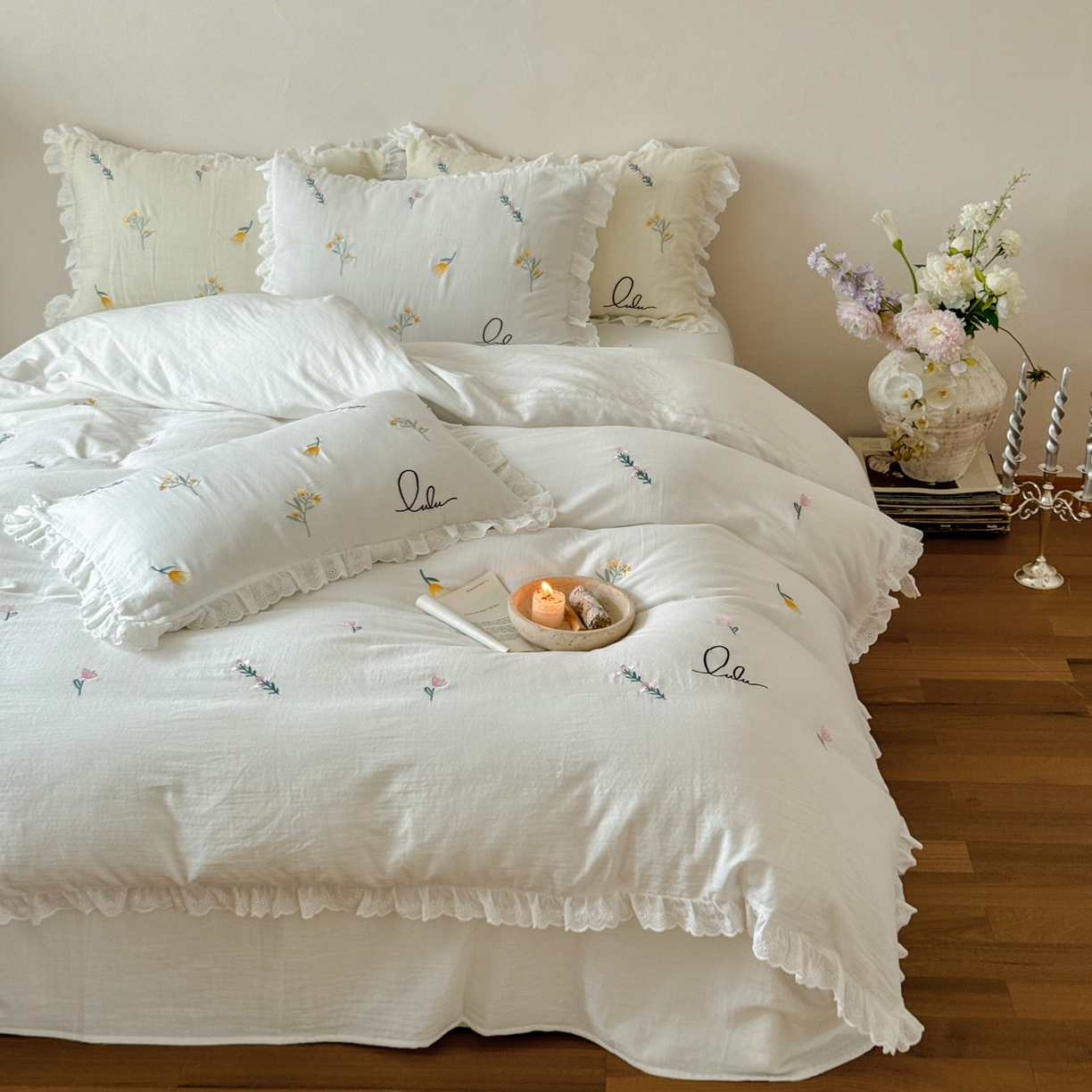 91家纺网 家纺一手货源 找家纺 FORTWO家纺原创设计（FOR TWO家纺） 2025新款40支全棉纯棉双层纱刺绣花边款四件套-小花园 小花园-白