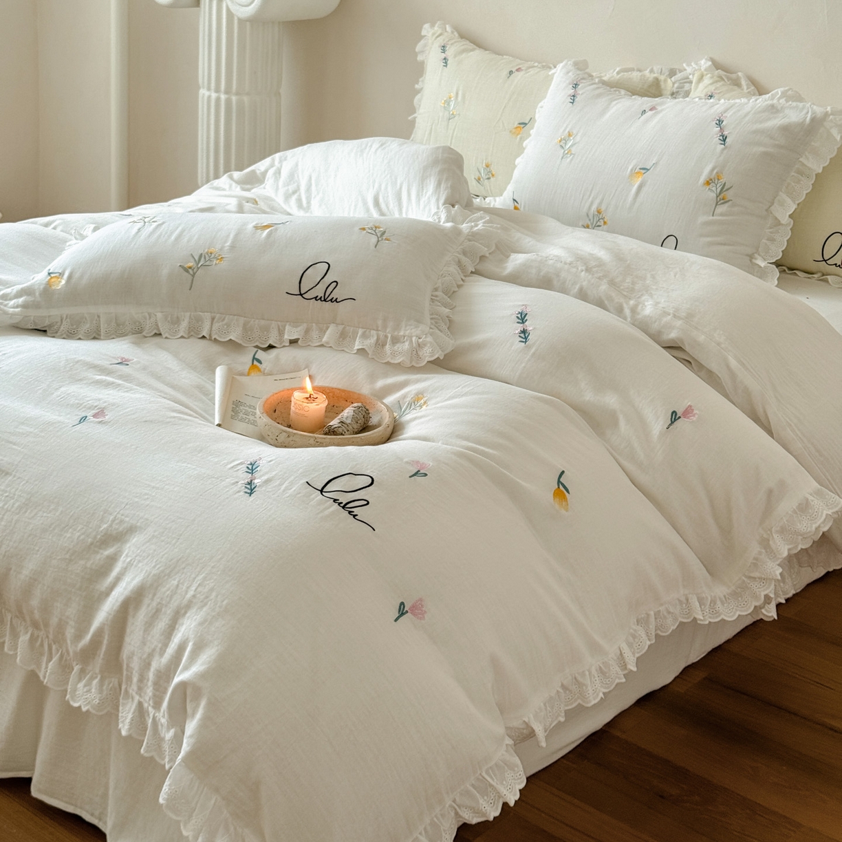 91家纺网 家纺一手货源 找家纺 FORTWO家纺原创设计（FOR TWO家纺） 2025新款40支全棉纯棉双层纱刺绣花边款四件套-小花园 小花园-白