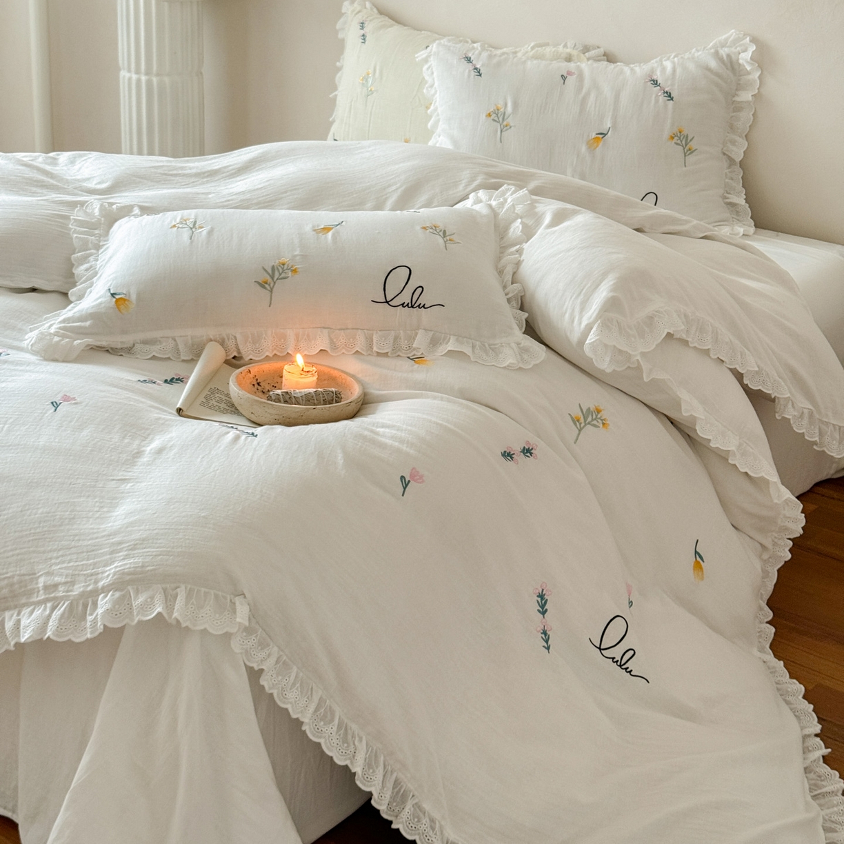 91家纺网 家纺一手货源 找家纺 FORTWO家纺原创设计（FOR TWO家纺） 2025新款40支全棉纯棉双层纱刺绣花边款四件套-小花园 小花园-白