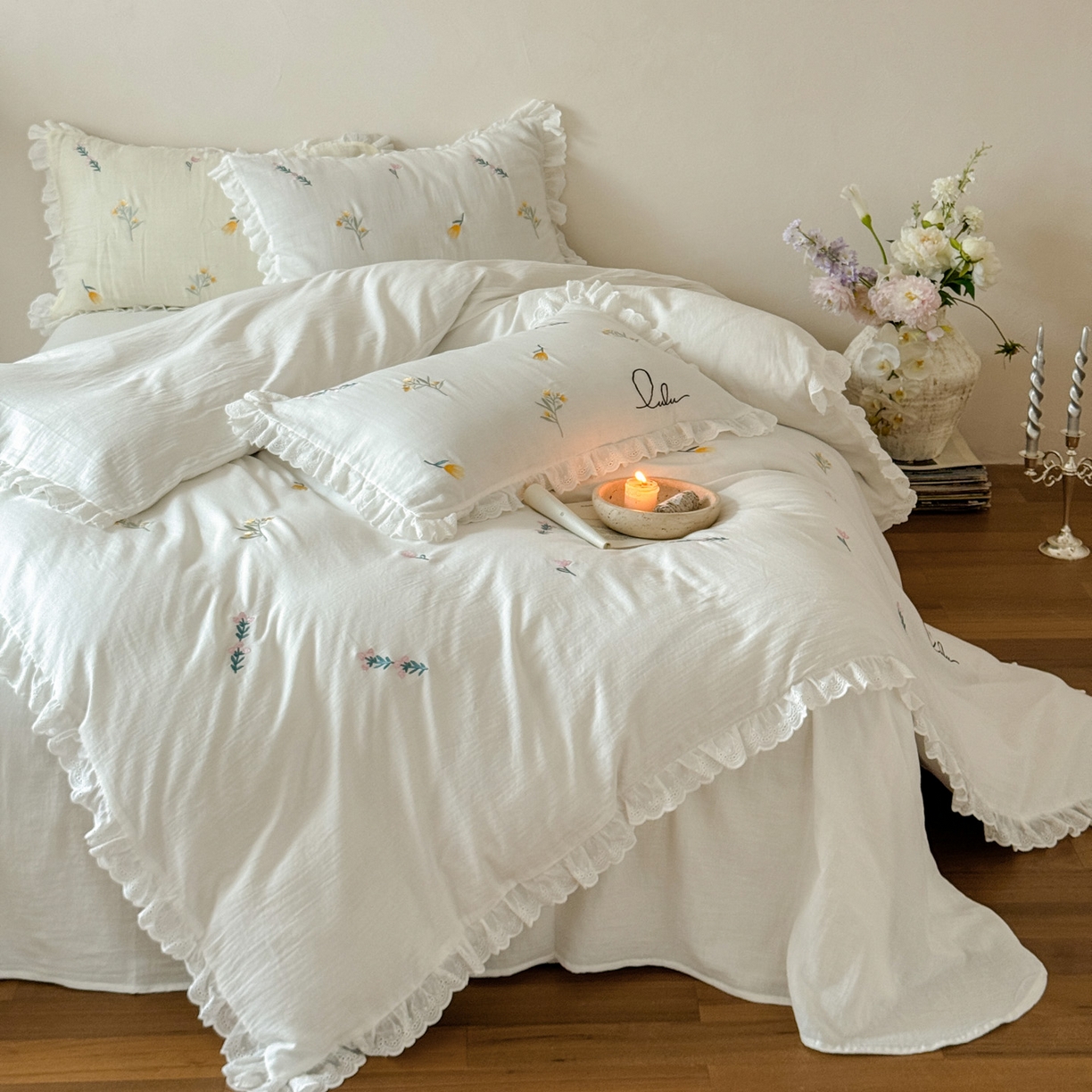 91家纺网 家纺一手货源 找家纺 FORTWO家纺原创设计（FOR TWO家纺） 2025新款40支全棉纯棉双层纱刺绣花边款四件套-小花园 小花园-白