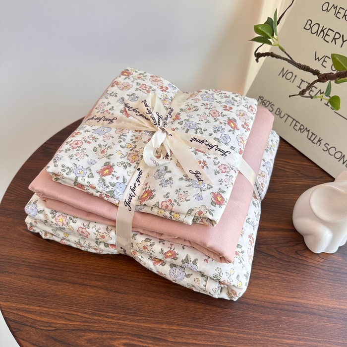 91家纺网 家纺一手货源 找家纺 （总）爱思佳 2024新款A类母婴全棉双层纱印花四件套直播热卖系列三 叠拍图