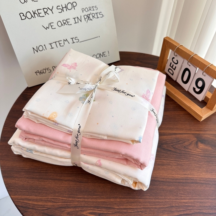 91家纺网 家纺一手货源 找家纺 （总）爱思佳 2024新款A类母婴全棉双层纱印花四件套直播热卖系列三 叠拍图