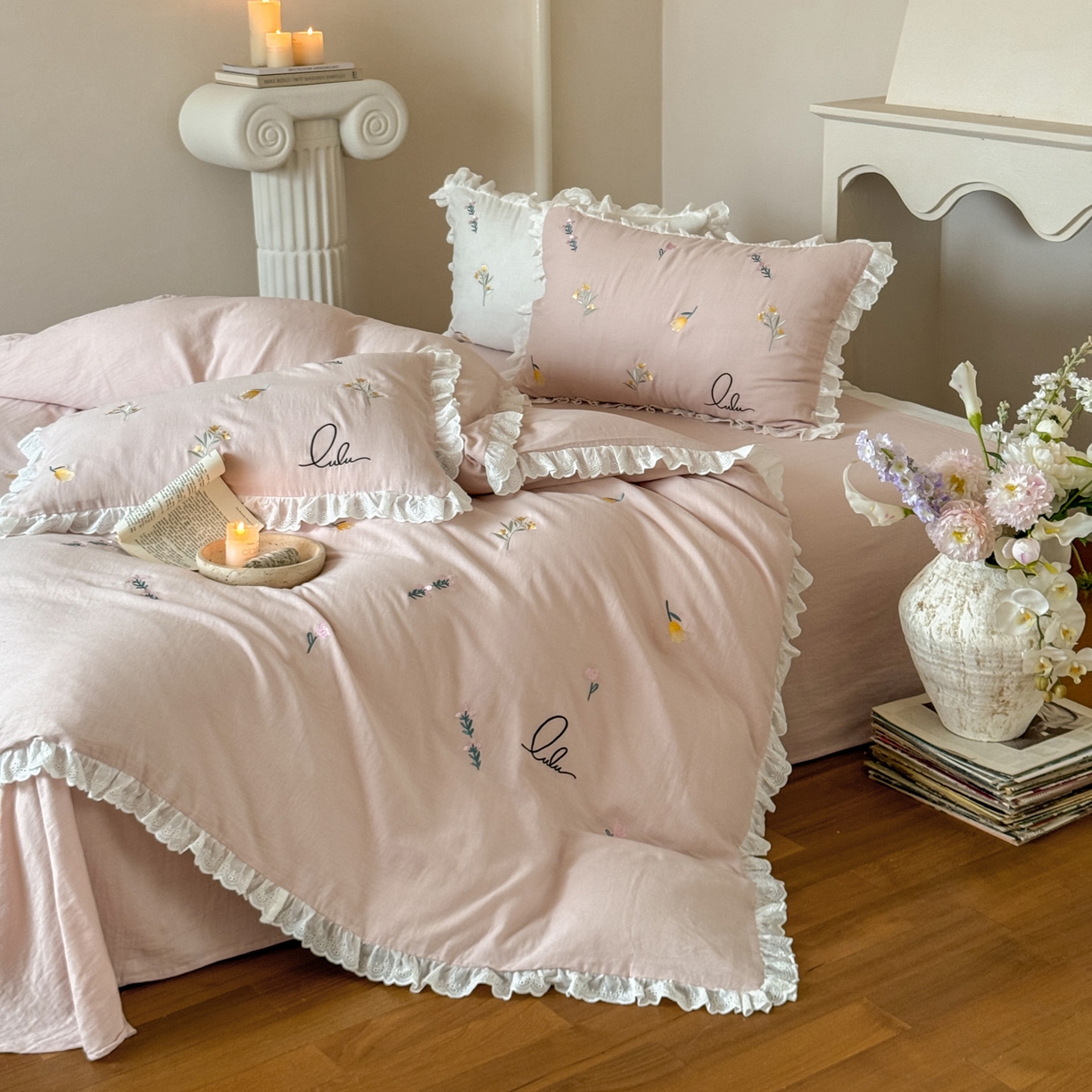 91家纺网 家纺一手货源 找家纺 FORTWO家纺原创设计（FOR TWO家纺） 2025新款40支全棉纯棉双层纱刺绣花边款四件套-小花园 小花园-粉