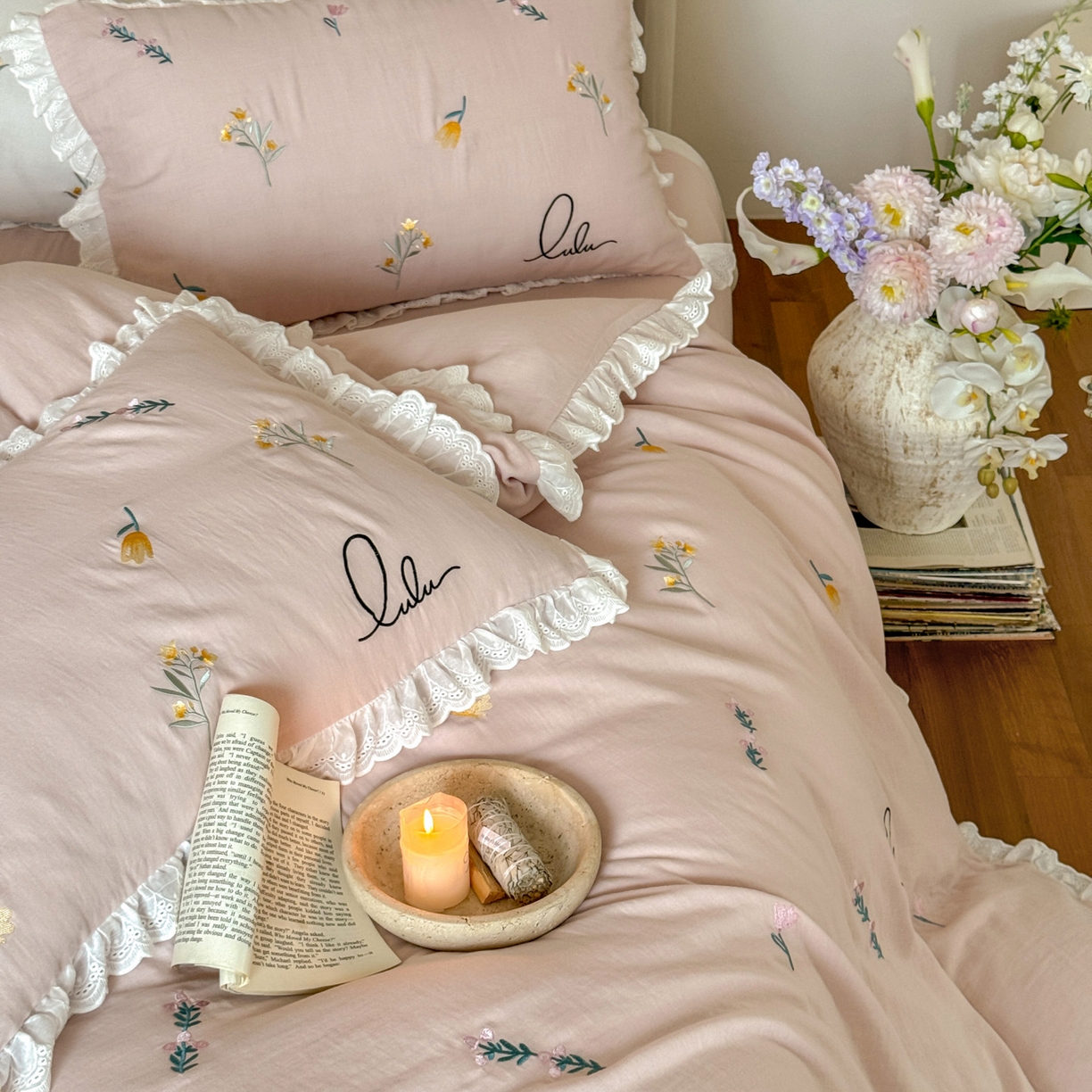 91家纺网 家纺一手货源 找家纺 FORTWO家纺原创设计（FOR TWO家纺） 2025新款40支全棉纯棉双层纱刺绣花边款四件套-小花园 小花园-粉