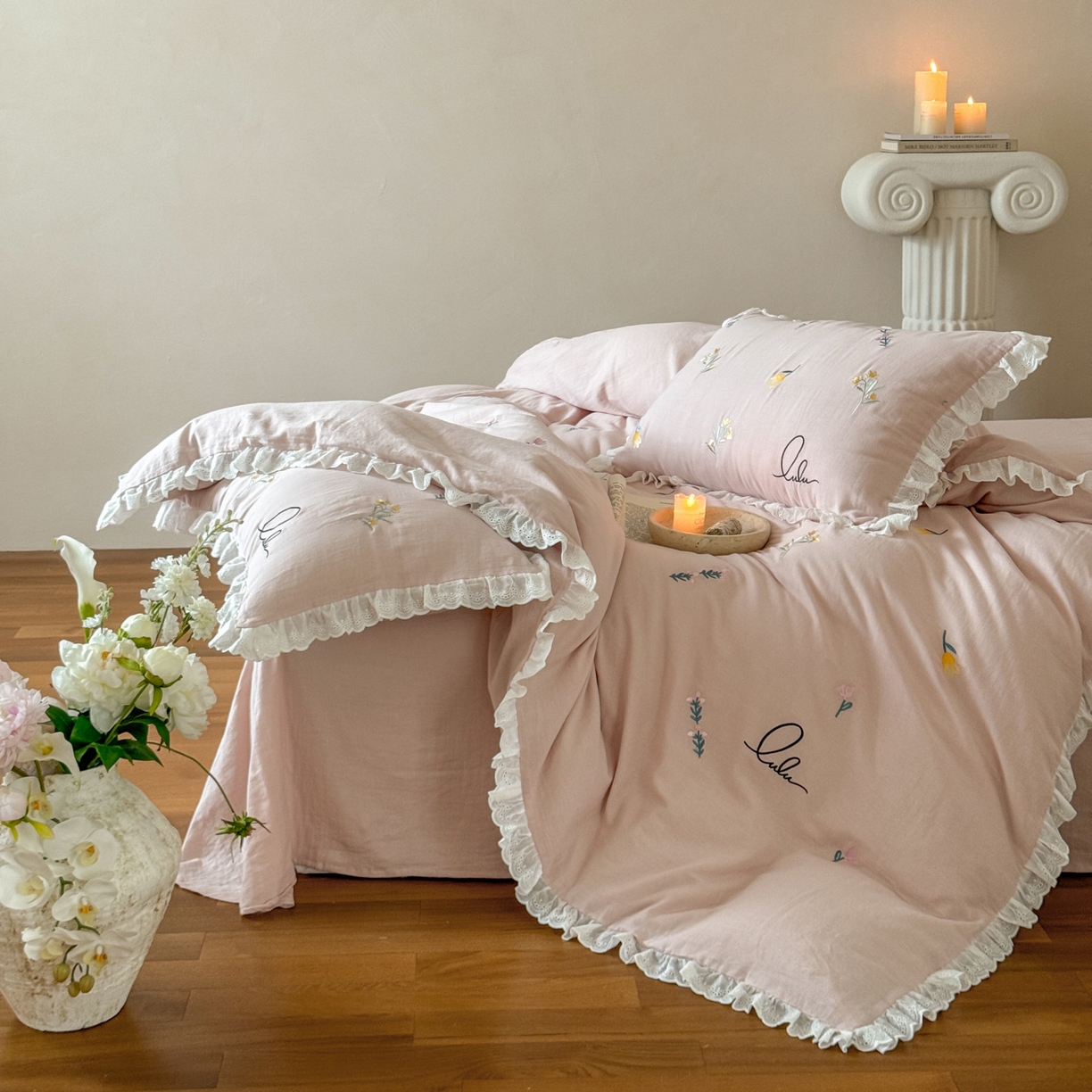 91家纺网 家纺一手货源 找家纺 FORTWO家纺原创设计（FOR TWO家纺） 2025新款40支全棉纯棉双层纱刺绣花边款四件套-小花园 小花园-粉