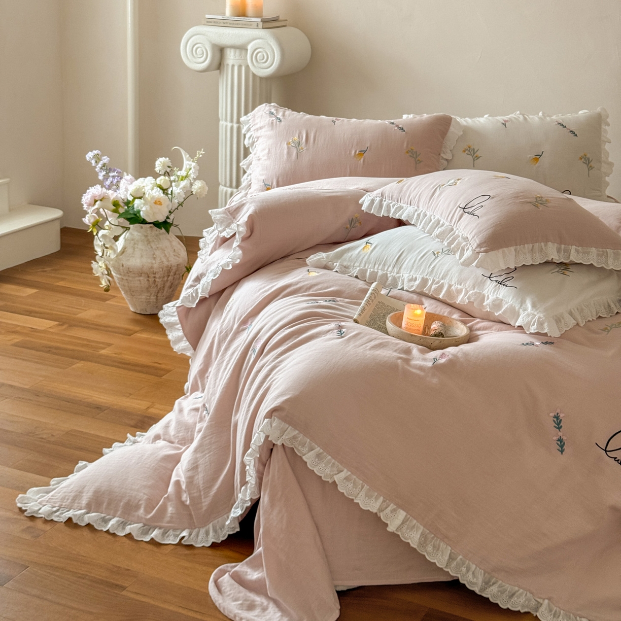 91家纺网 家纺一手货源 找家纺 FORTWO家纺原创设计（FOR TWO家纺） 2025新款40支全棉纯棉双层纱刺绣花边款四件套-小花园 小花园-粉