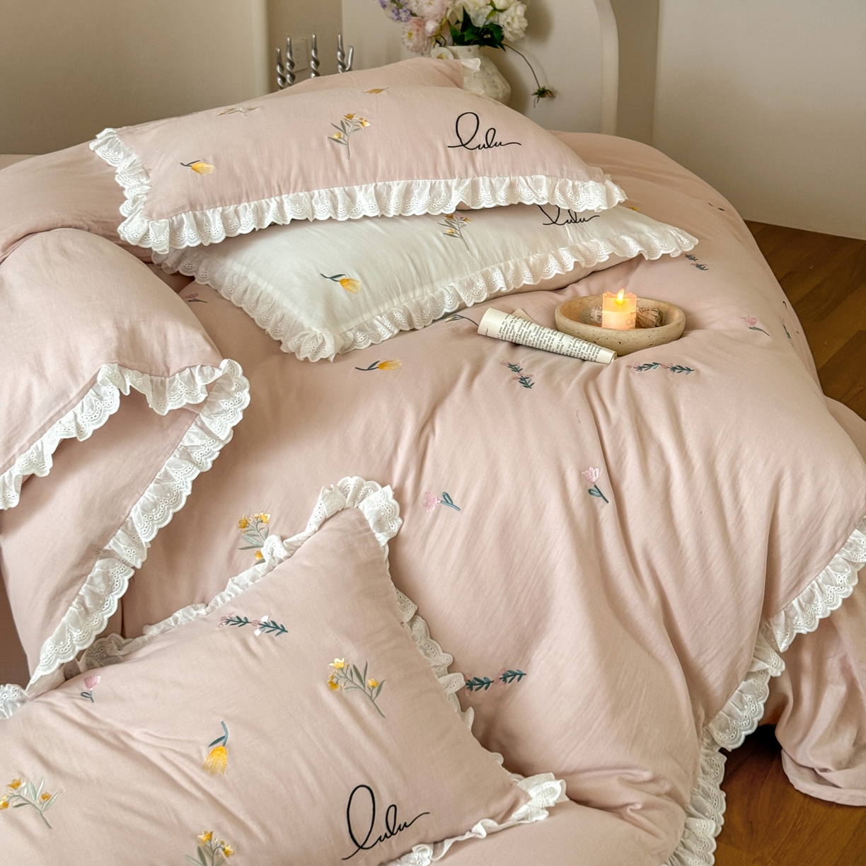 91家纺网 家纺一手货源 找家纺 FORTWO家纺原创设计（FOR TWO家纺） 2025新款40支全棉纯棉双层纱刺绣花边款四件套-小花园 小花园-粉