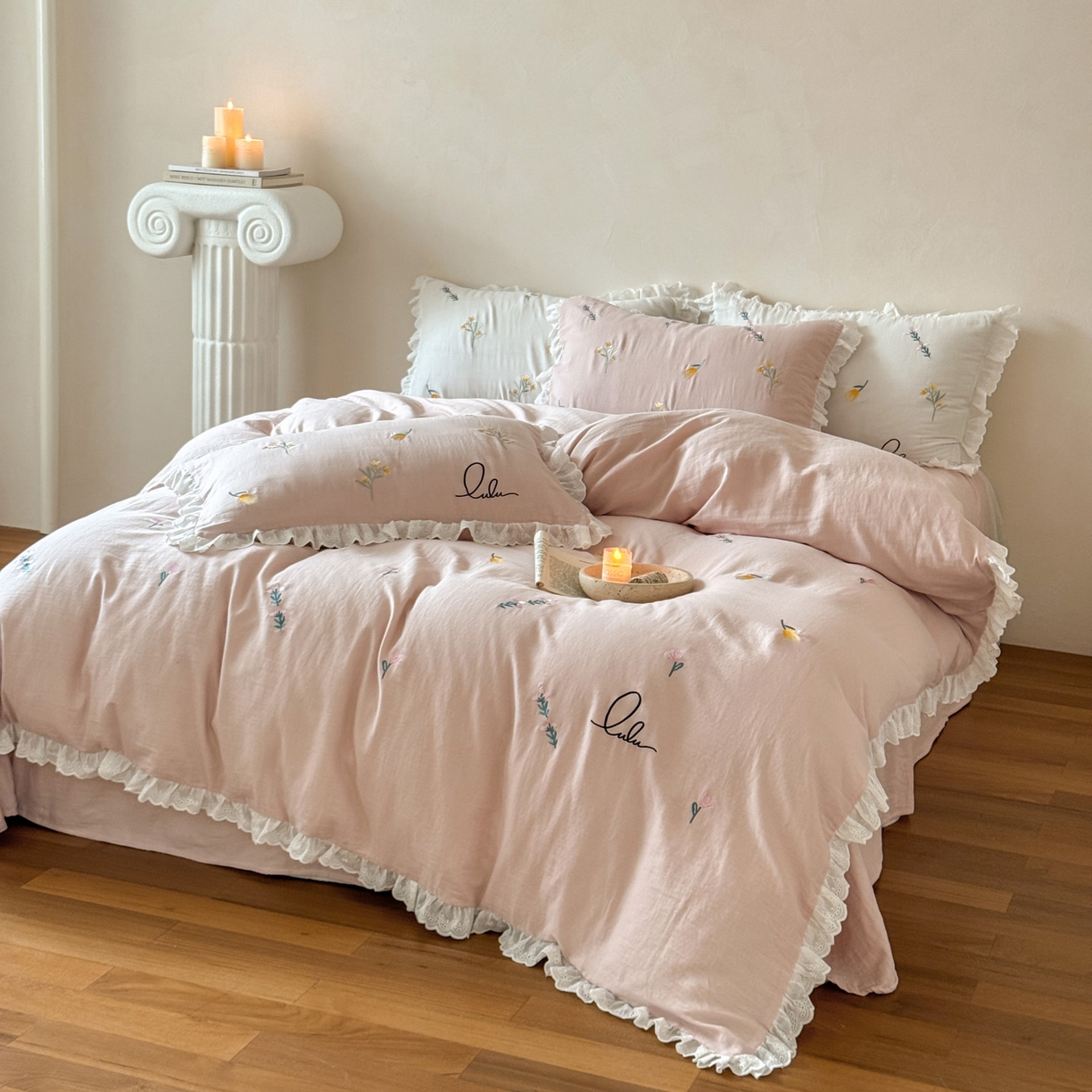 91家纺网 家纺一手货源 找家纺 FORTWO家纺原创设计（FOR TWO家纺） 2025新款40支全棉纯棉双层纱刺绣花边款四件套-小花园 小花园-粉