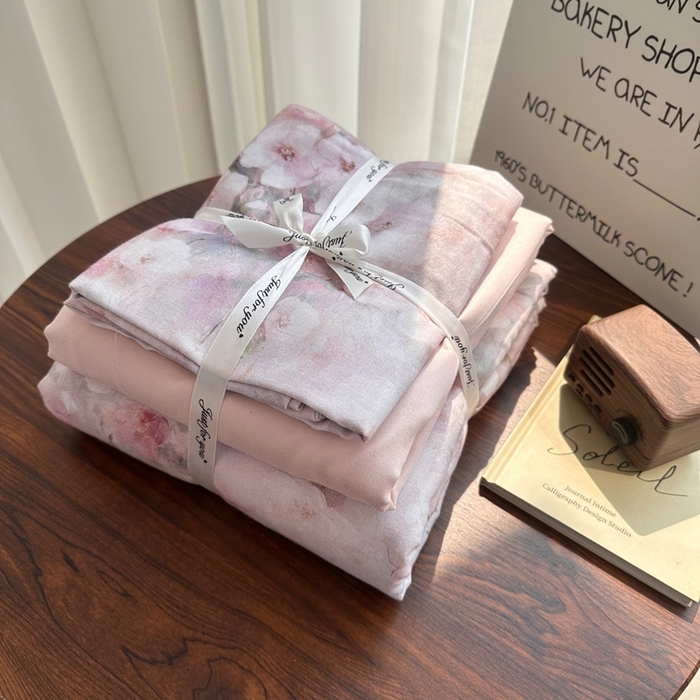 91家纺网 家纺一手货源 找家纺 （总）爱思佳 2024新款A类母婴全棉双层纱印花四件套直播热卖系列三 叠拍图