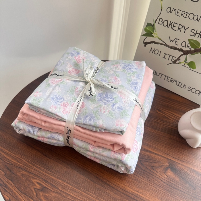 91家纺网 家纺一手货源 找家纺 （总）爱思佳 2024新款A类母婴全棉双层纱印花四件套直播热卖系列三 叠拍图