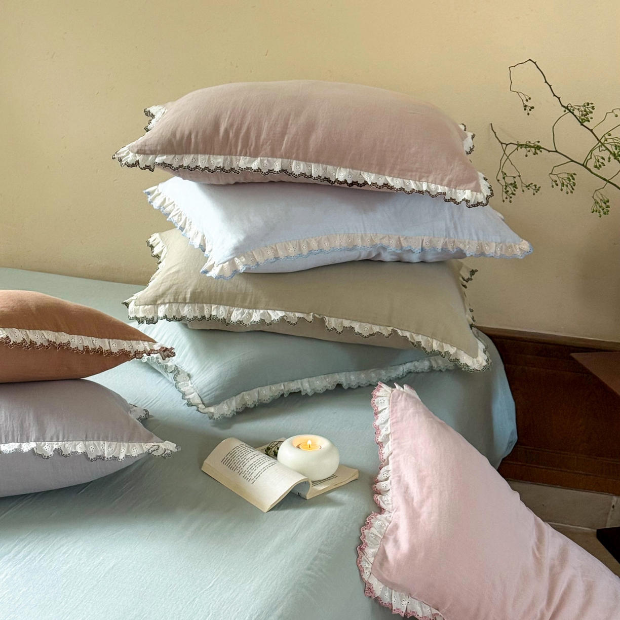 91家纺网 家纺一手货源 找家纺 FORTWO家纺原创设计（FOR TWO家纺） 2025新款双层纱刺绣花边款四件套-安妮 组合图仅做展示不可下单