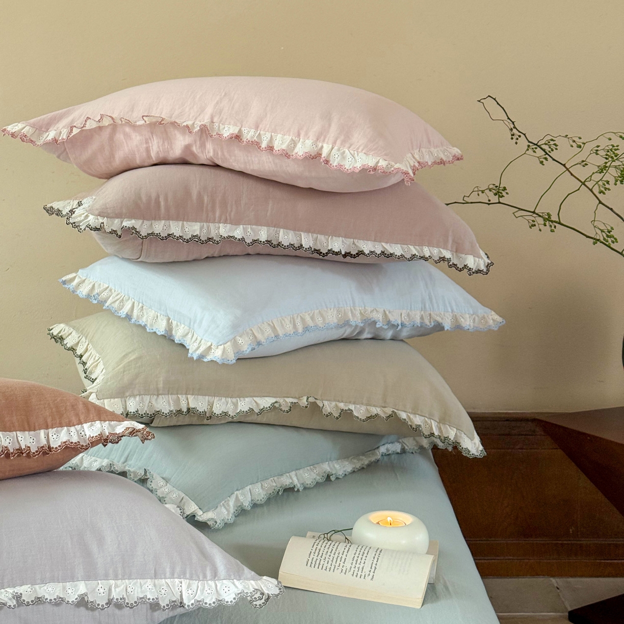 91家纺网 家纺一手货源 找家纺 FORTWO家纺原创设计（FOR TWO家纺） 2025新款双层纱刺绣花边款四件套-安妮 组合图仅做展示不可下单