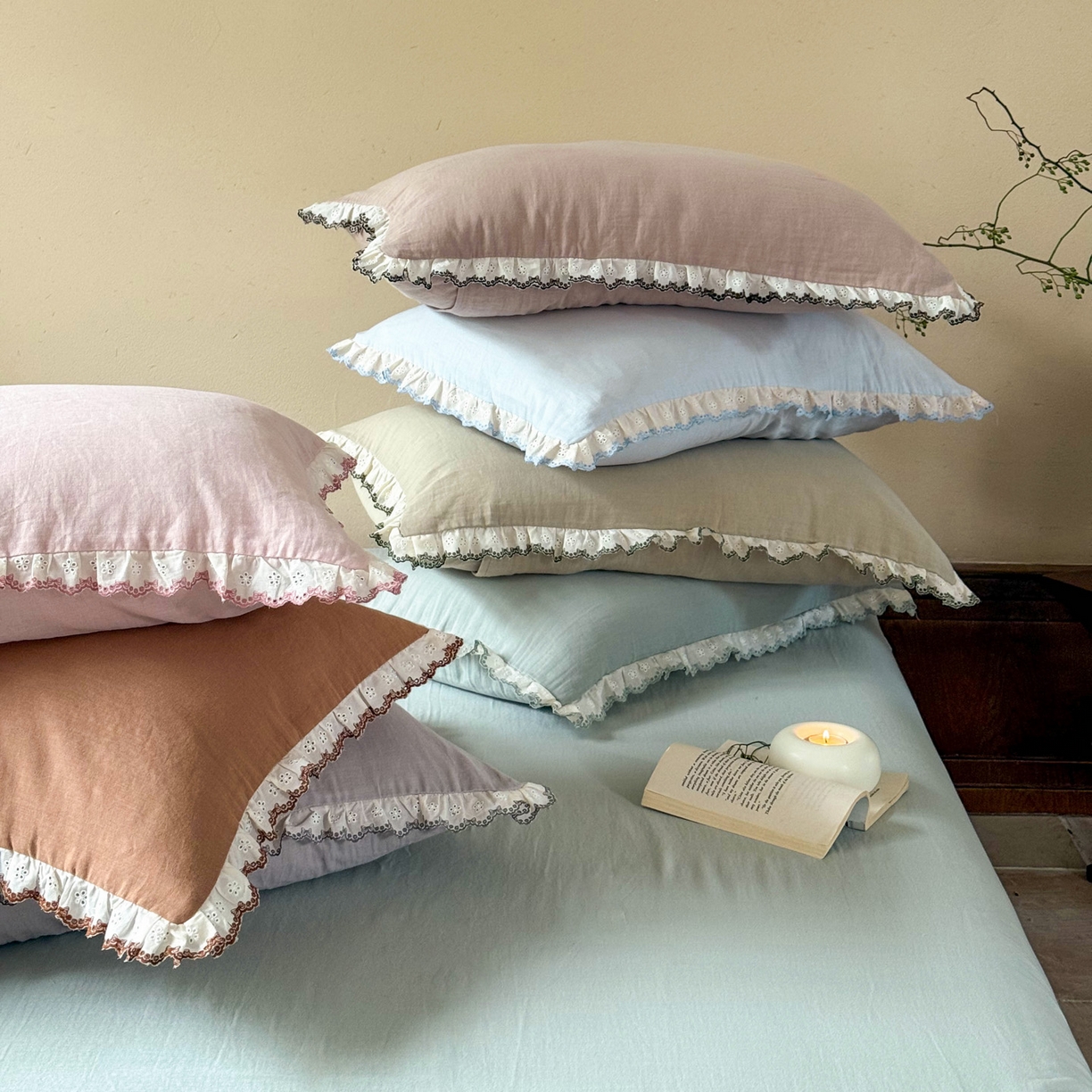 91家纺网 家纺一手货源 找家纺 FORTWO家纺原创设计（FOR TWO家纺） 2025新款双层纱刺绣花边款四件套-安妮 组合图仅做展示不可下单