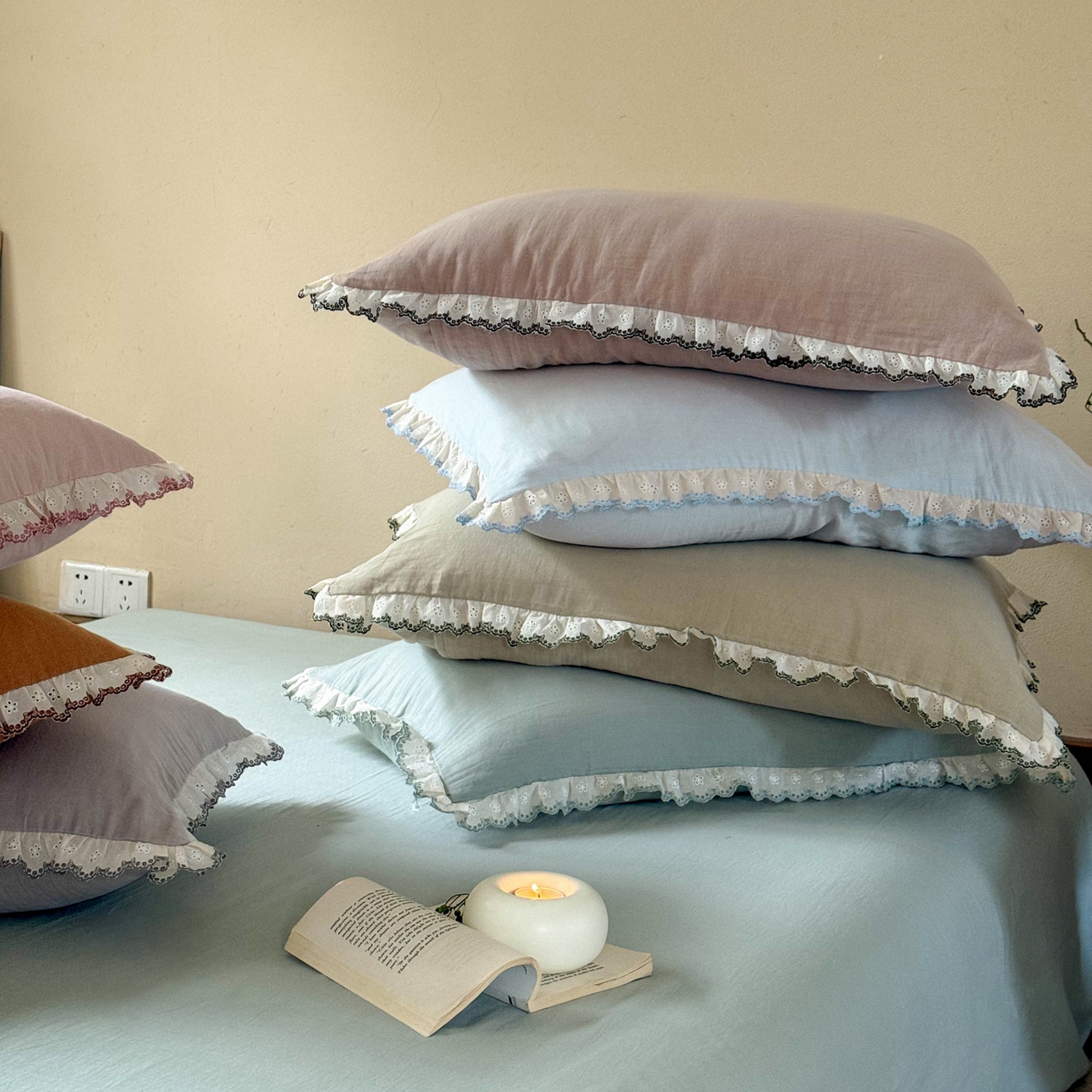 91家纺网 家纺一手货源 找家纺 FORTWO家纺原创设计（FOR TWO家纺） 2025新款双层纱刺绣花边款四件套-安妮 组合图仅做展示不可下单