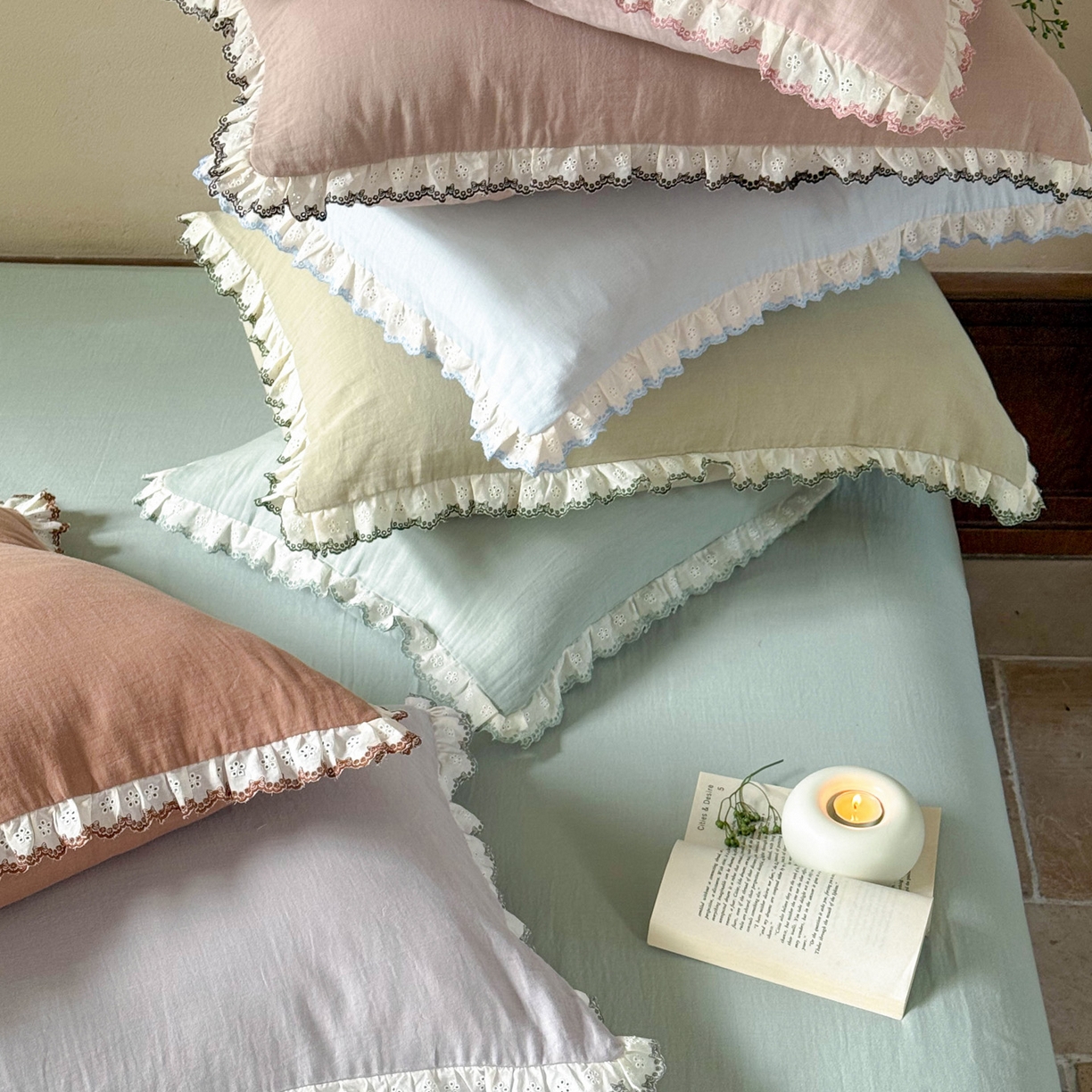 91家纺网 家纺一手货源 找家纺 FORTWO家纺原创设计（FOR TWO家纺） 2025新款双层纱刺绣花边款四件套-安妮 组合图仅做展示不可下单