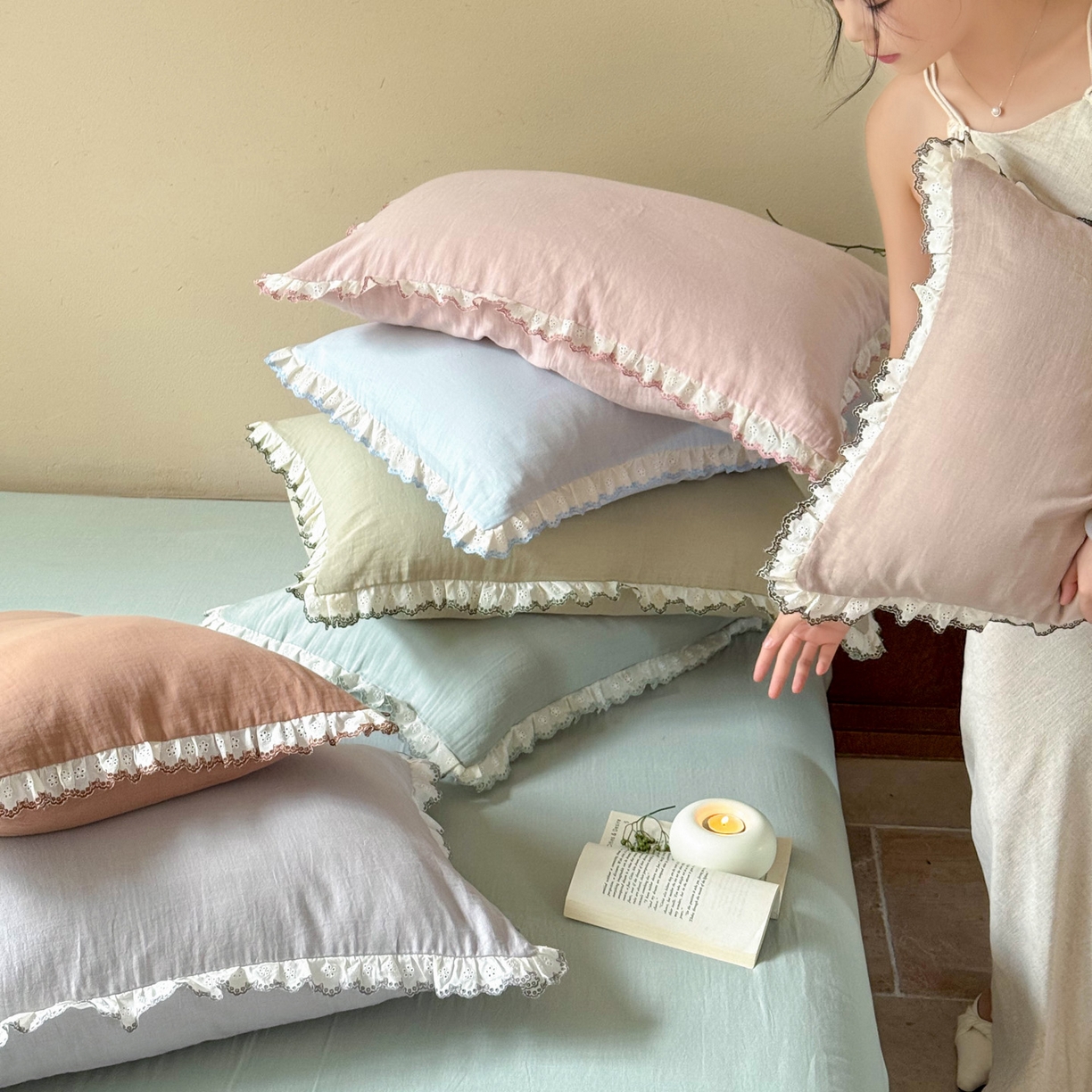 91家纺网 家纺一手货源 找家纺 FORTWO家纺原创设计（FOR TWO家纺） 2025新款双层纱刺绣花边款四件套-安妮 组合图仅做展示不可下单