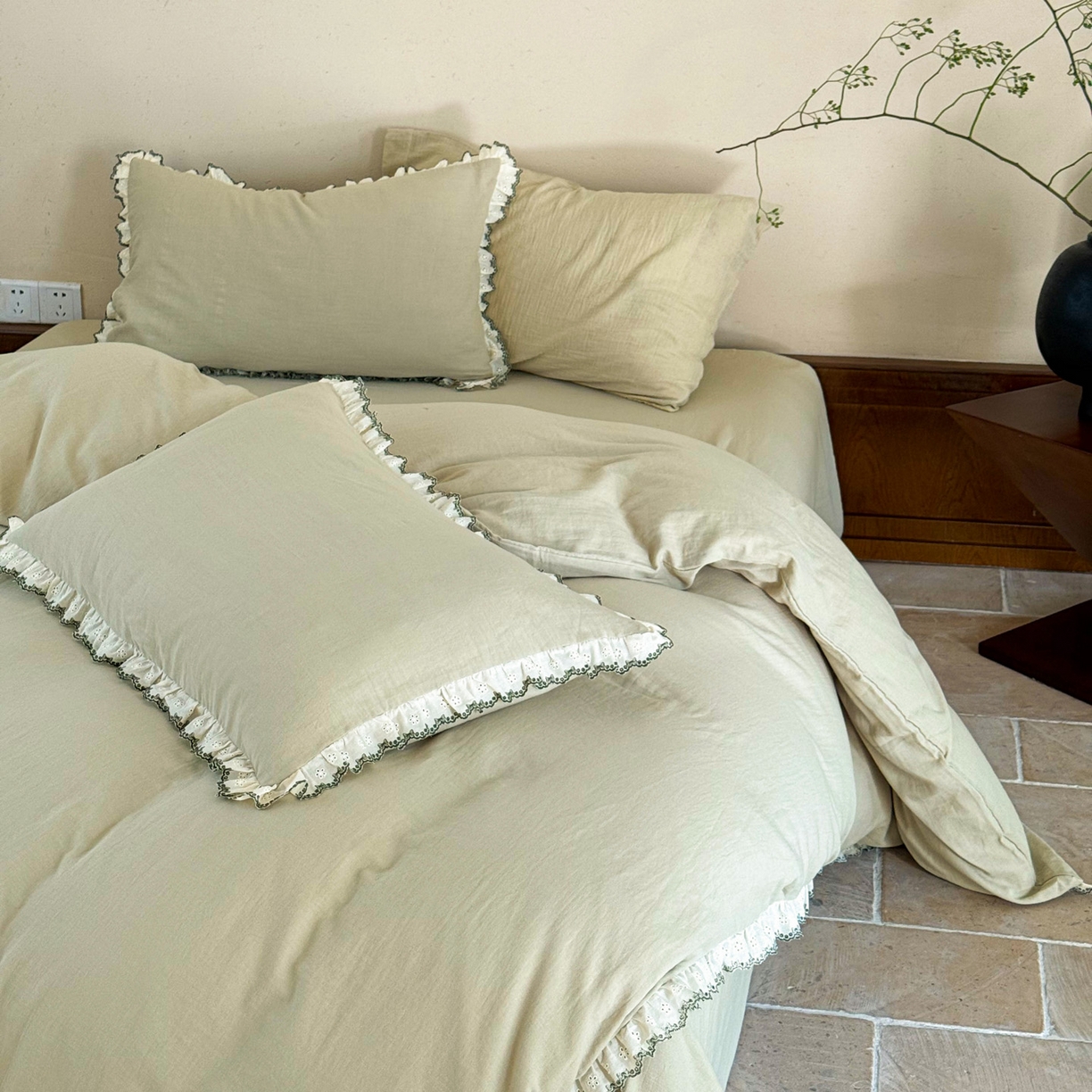 91家纺网 家纺一手货源 找家纺 FORTWO家纺原创设计（FOR TWO家纺） 2025新款双层纱刺绣花边款四件套-安妮 安妮-瓷绿