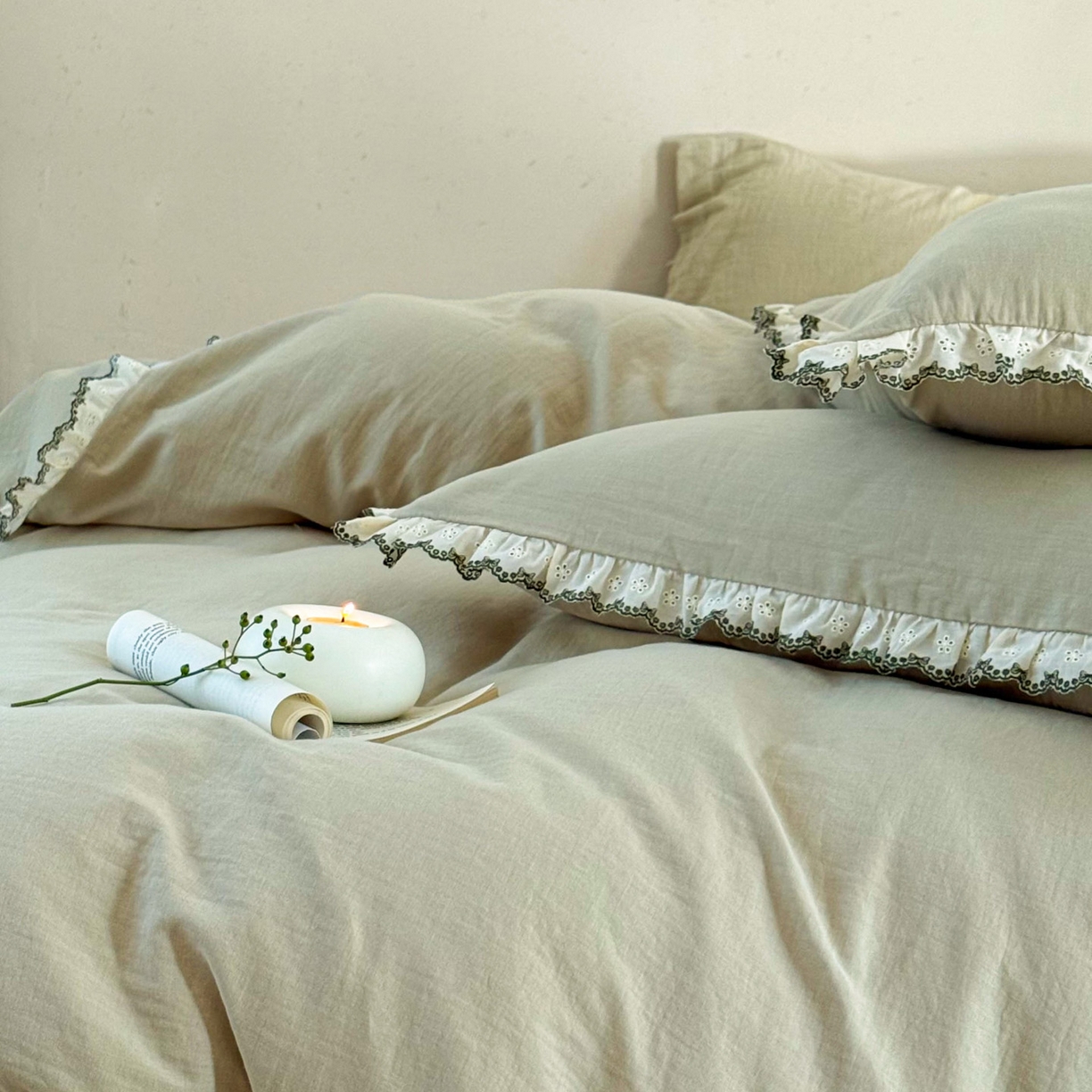 91家纺网 家纺一手货源 找家纺 FORTWO家纺原创设计（FOR TWO家纺） 2025新款双层纱刺绣花边款四件套-安妮 安妮-瓷绿