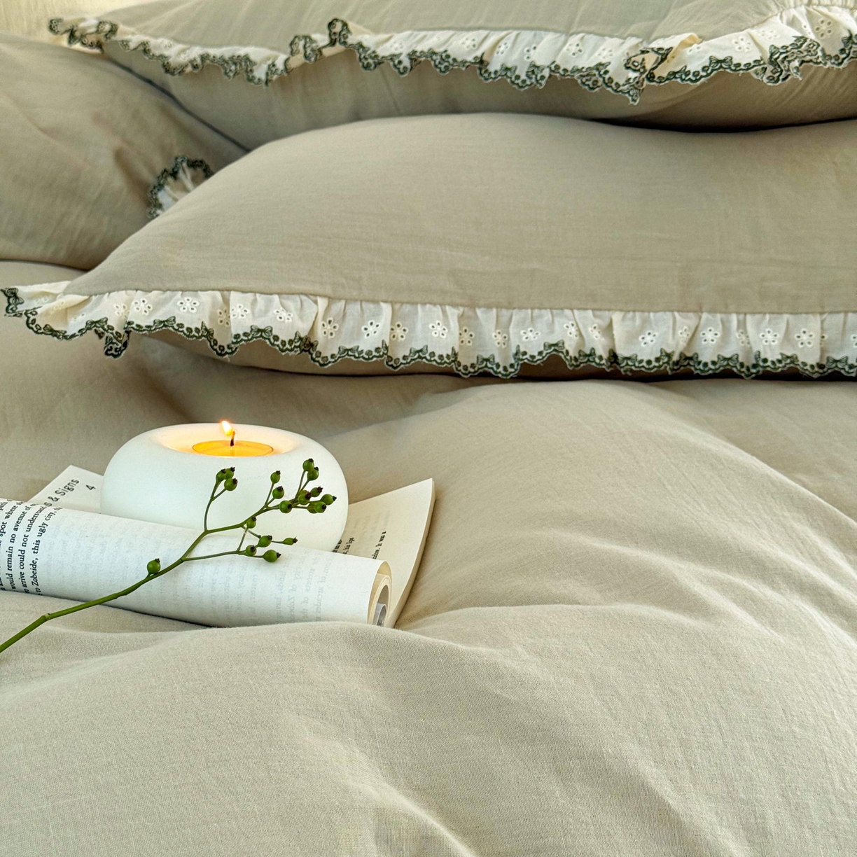 91家纺网 家纺一手货源 找家纺 FORTWO家纺原创设计（FOR TWO家纺） 2025新款双层纱刺绣花边款四件套-安妮 安妮-瓷绿