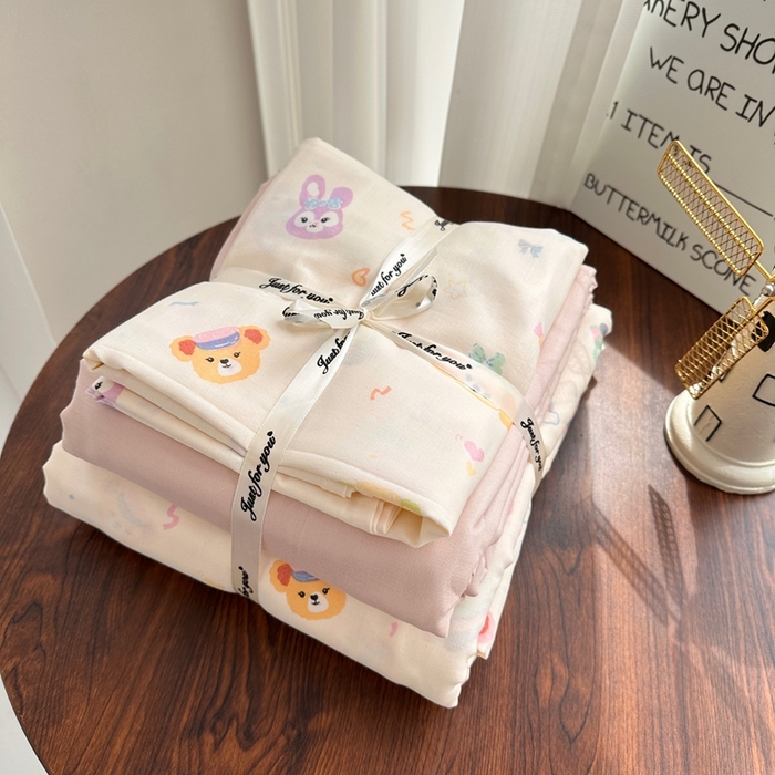 91家纺网 家纺一手货源 找家纺 （总）爱思佳 2024新款A类母婴全棉双层纱印花四件套直播热卖系列三 叠拍图