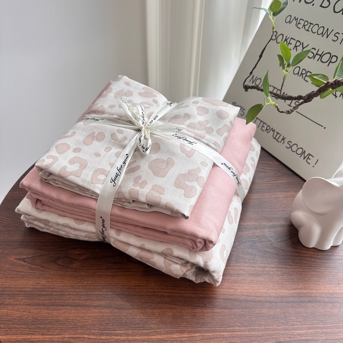 91家纺网 家纺一手货源 找家纺 （总）爱思佳 2024新款A类母婴全棉双层纱印花四件套直播热卖系列三 叠拍图